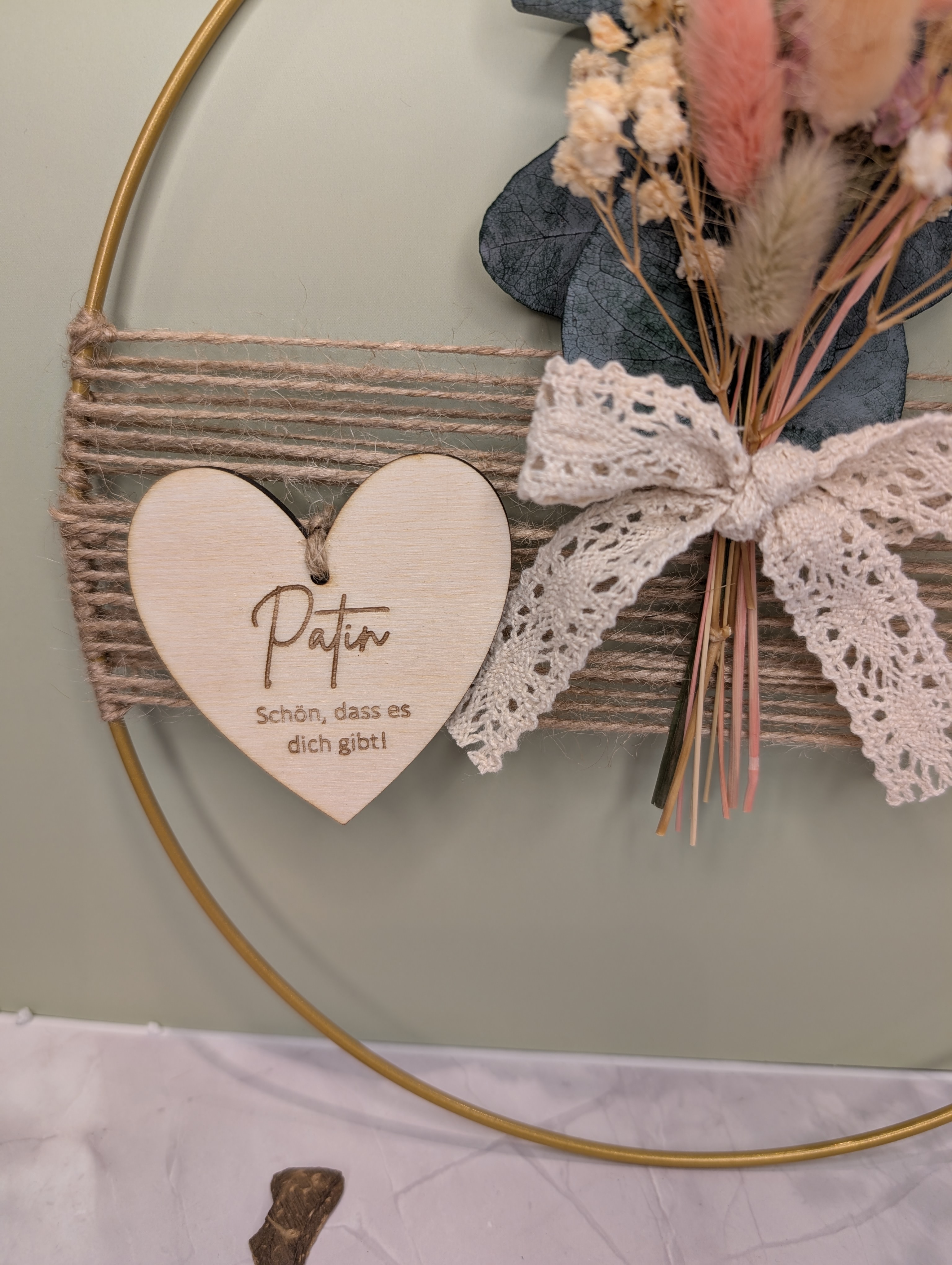 Personalisierter Trockenblumenring 25cm mit Herz Gravur – Boho Wanddeko & Geschenkidee