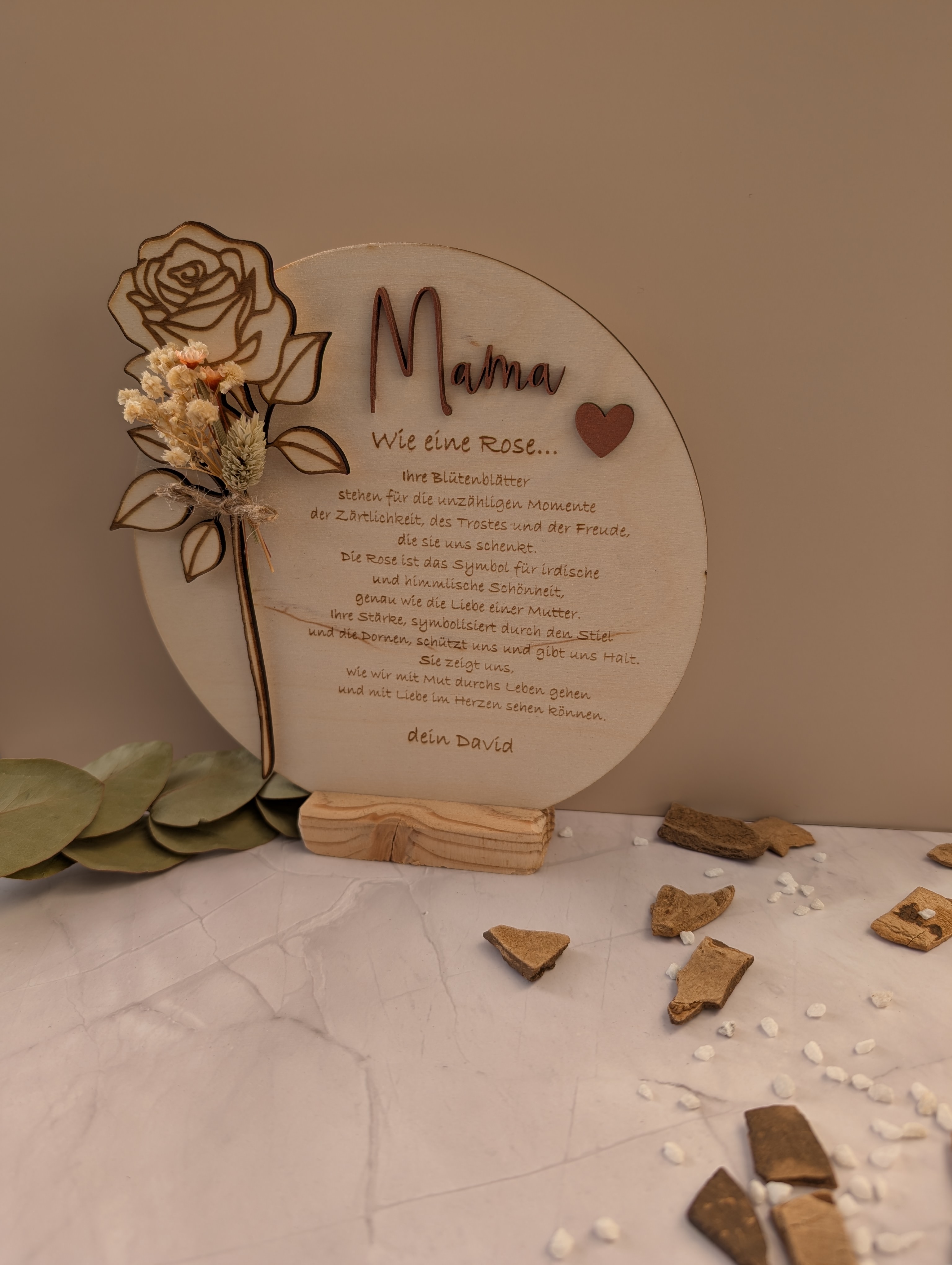 Geschenk für Mama: Personalisierte Holzscheibe mit Gravur 3D-Rose – Muttertagsgeschenk, Geburtstagsgeschenk / 18 cm