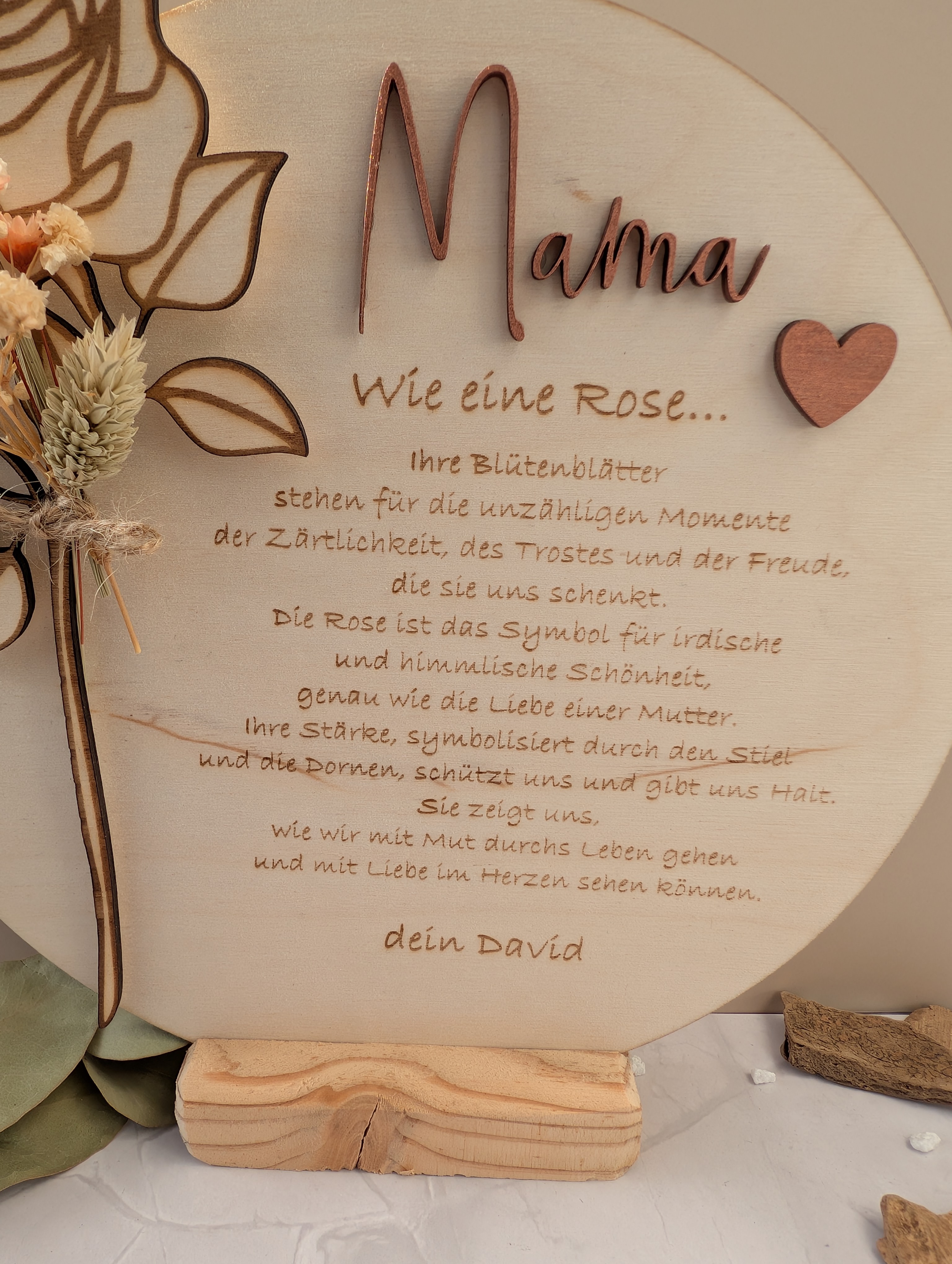 Geschenk für Mama: Personalisierte Holzscheibe mit Gravur 3D-Rose – Muttertagsgeschenk, Geburtstagsgeschenk / 18 cm