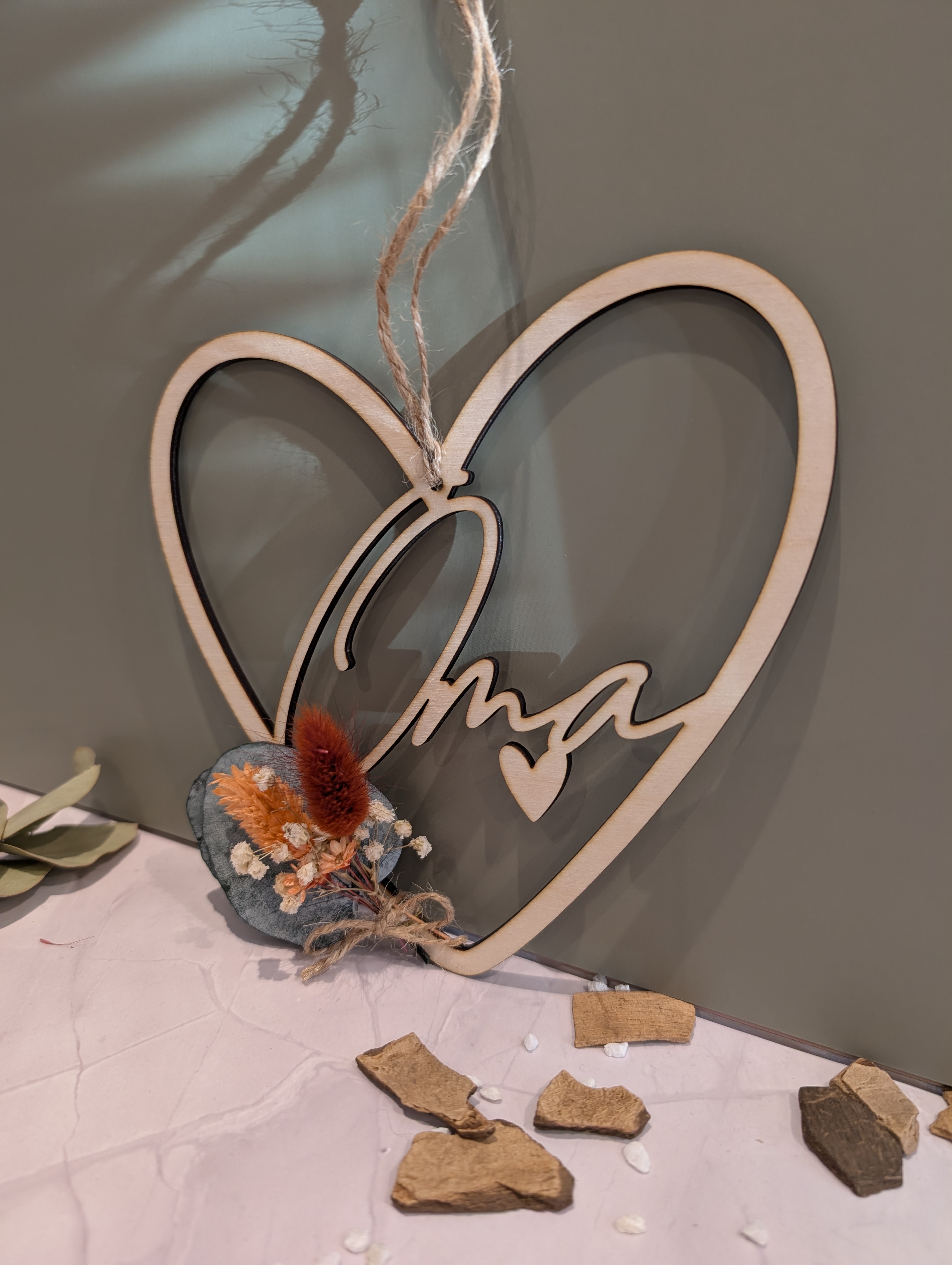 Holz Herz Wanddeko „Oma“ – liebevolle Geschenkidee für Oma