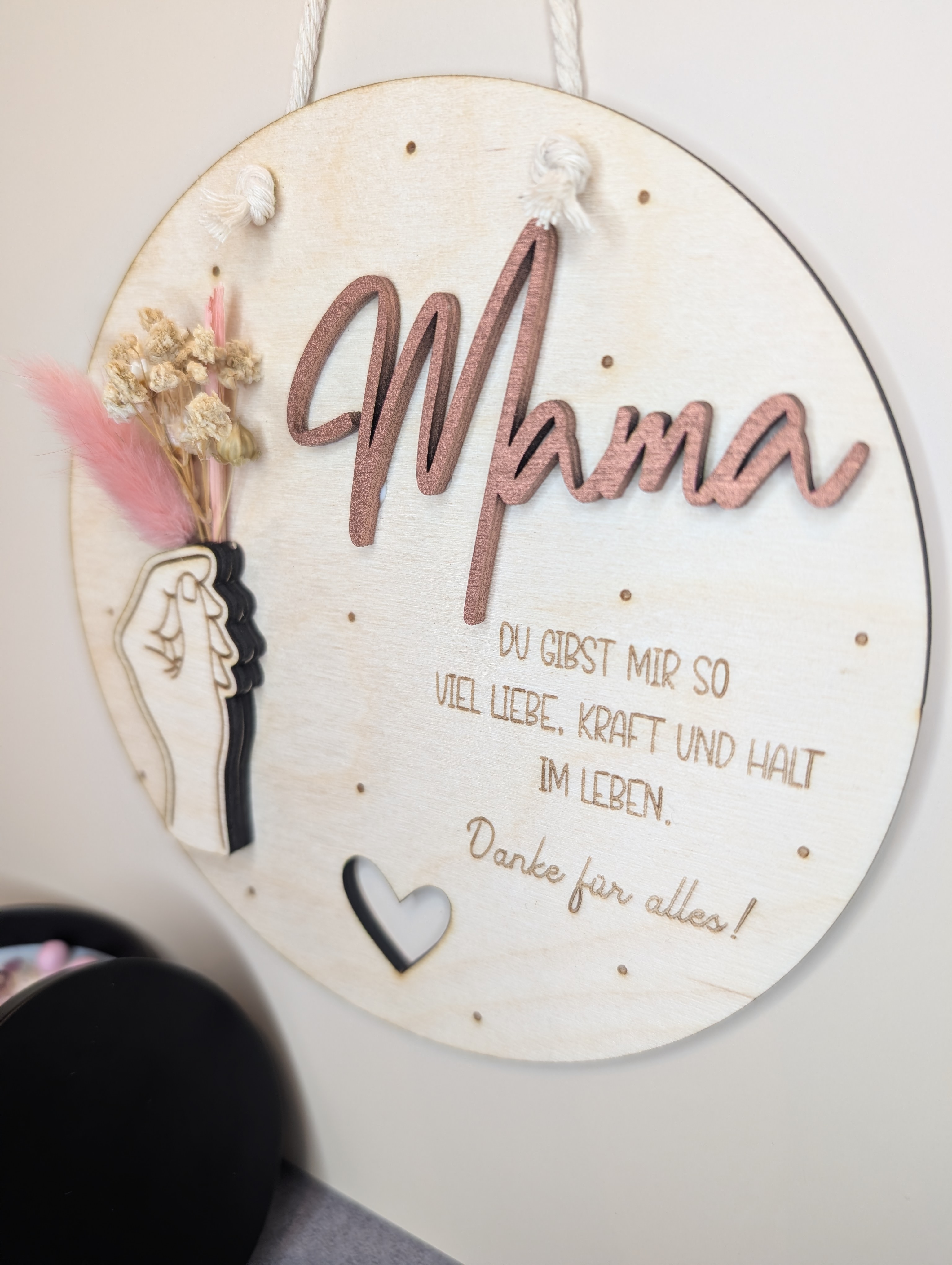 Geschenkset Mama – Holzschild 20 cm mit Trockenblumen & Duftkerze (Lavendel Honig) aus Sojawachs
