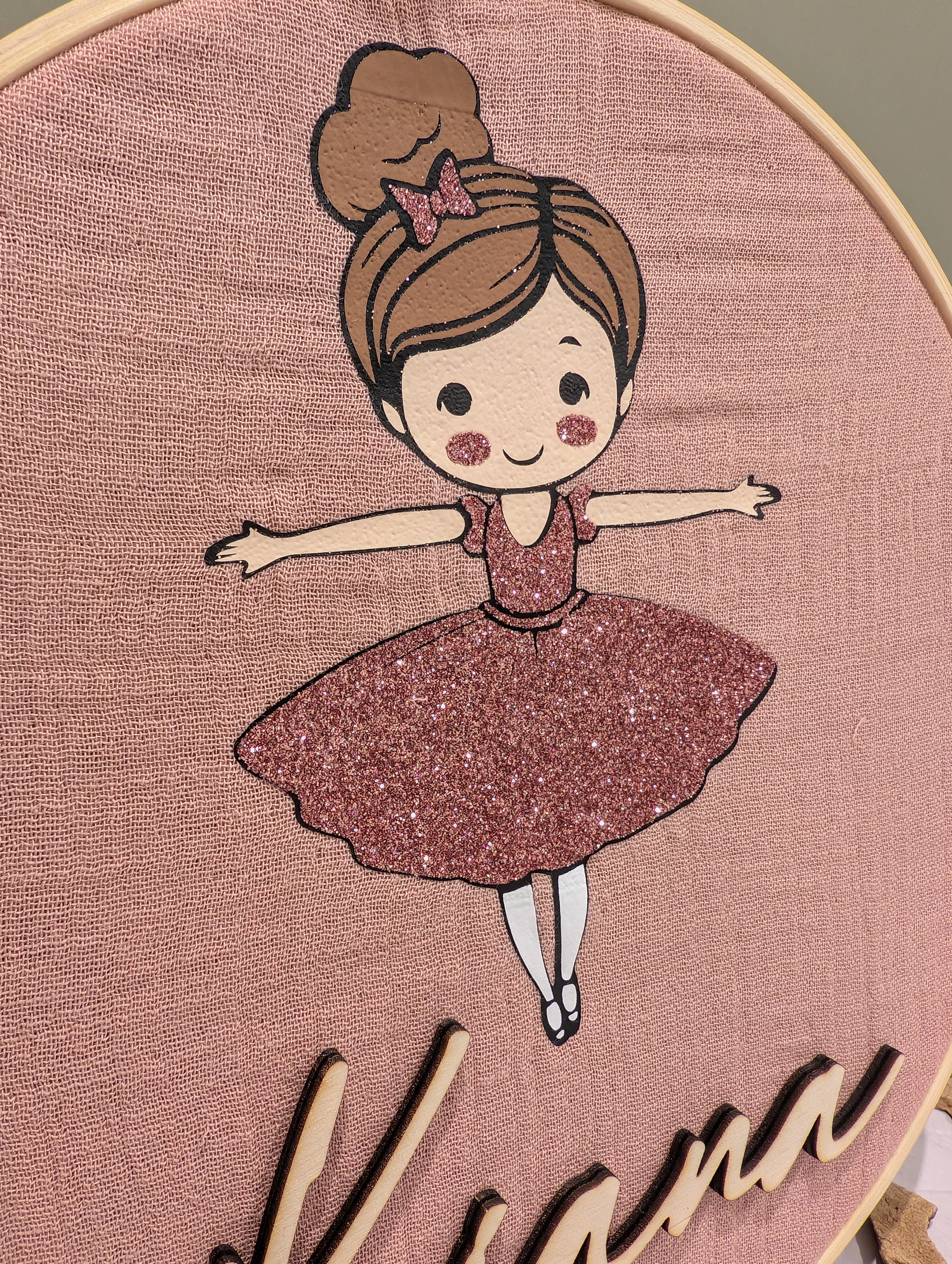 Personalisierter Stickrahmen Ballerina mit Name – Kinderzimmer Deko