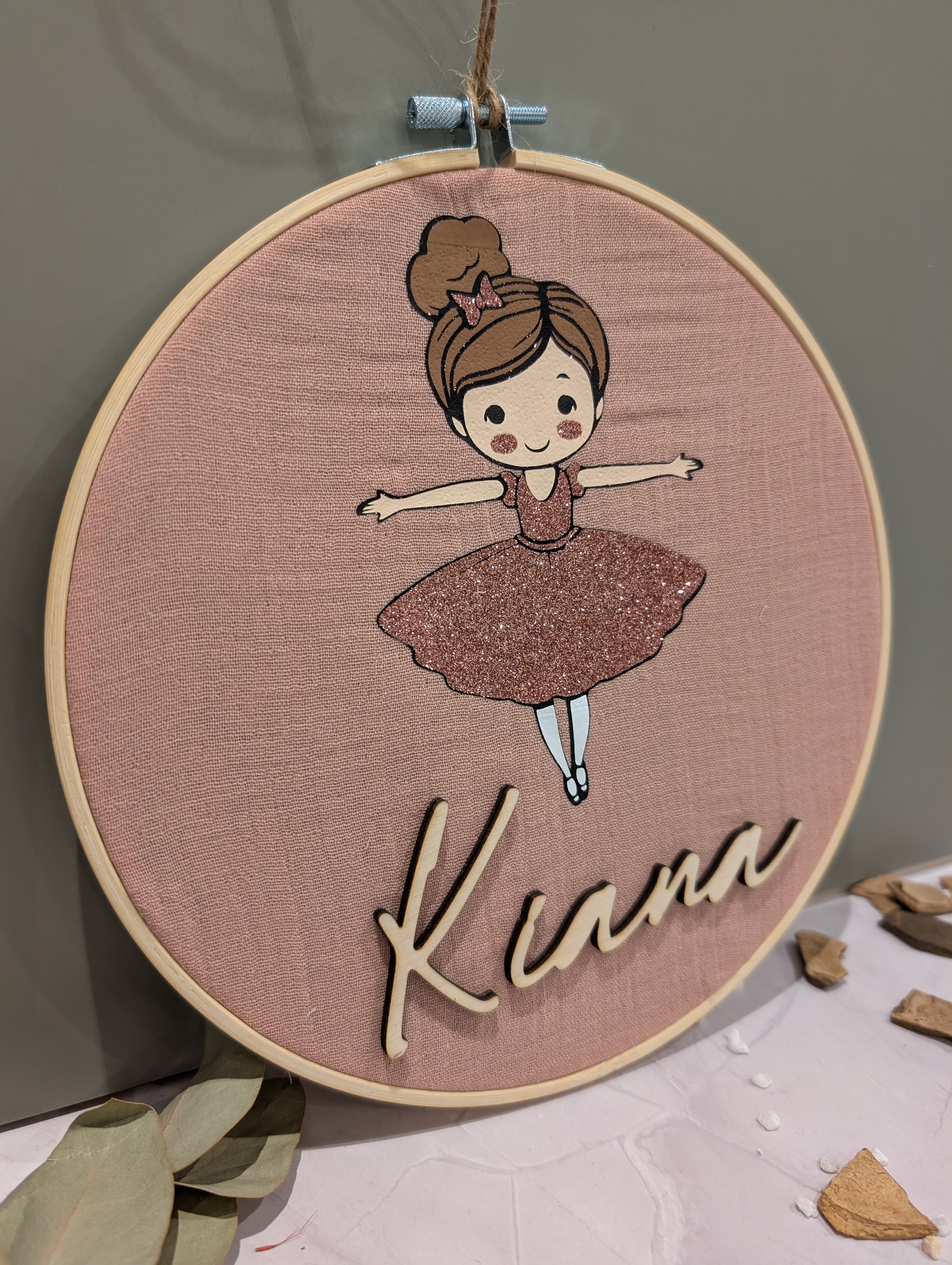 Personalisierter Stickrahmen Ballerina mit Name – Kinderzimmer Deko