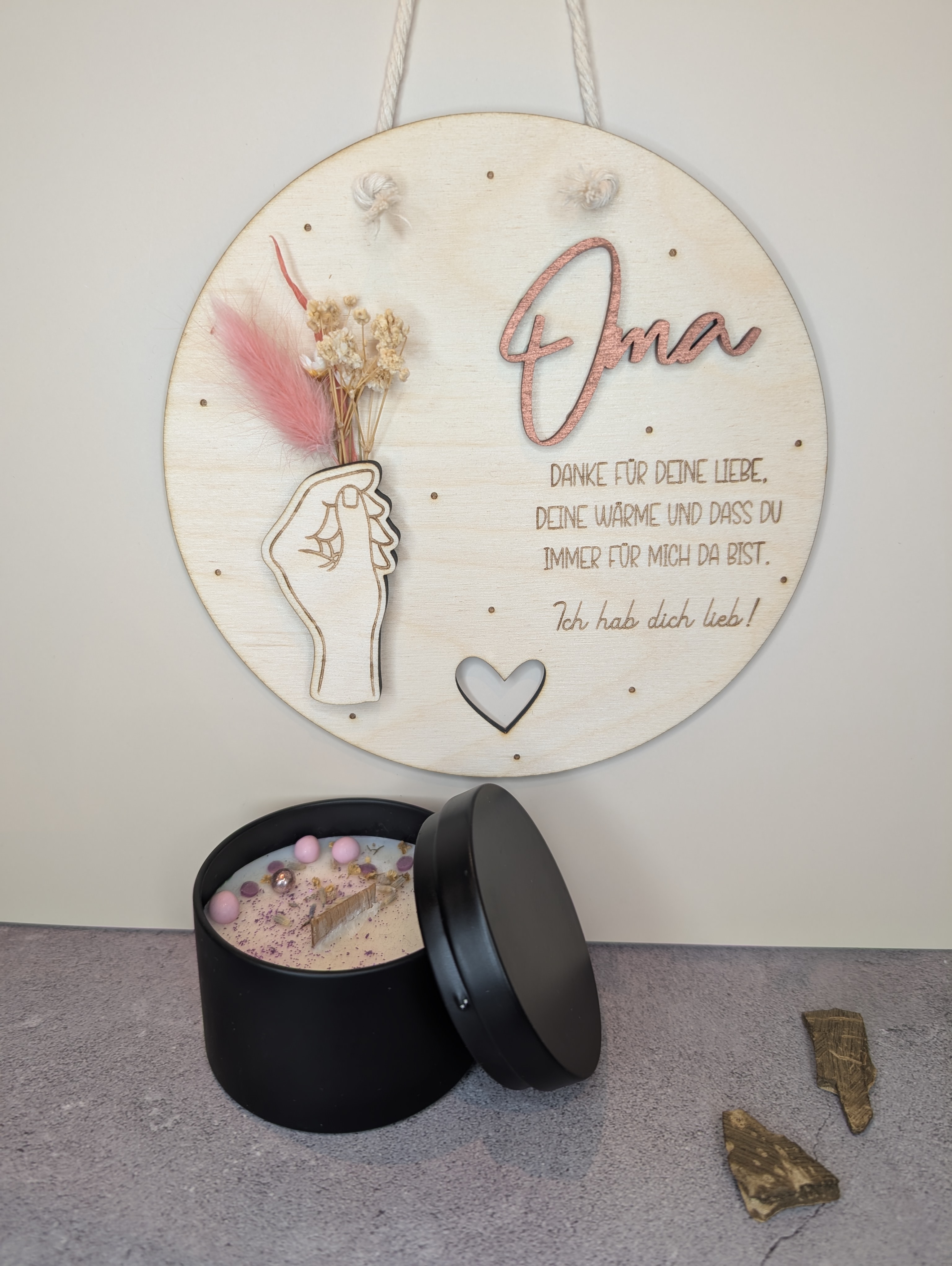 Geschenkset Oma – Holzschild 20 cm mit Spruch & Duftkerze (Lavendel Honig) aus Sojawachs