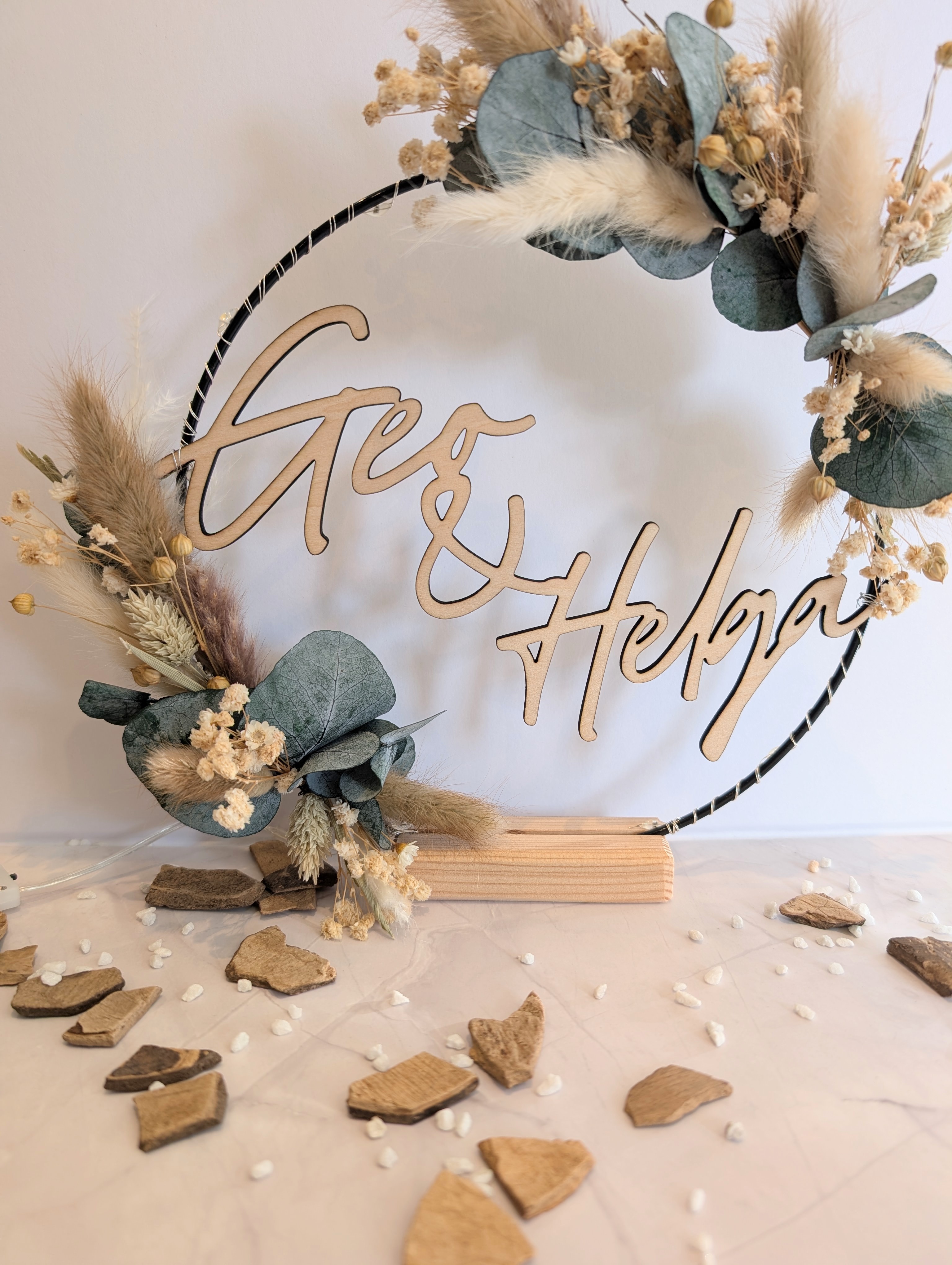 Personalisierter Trockenblumenring mit Namen – Hochzeitsdeko 20 cm | Boho Ring mit Holzschrift