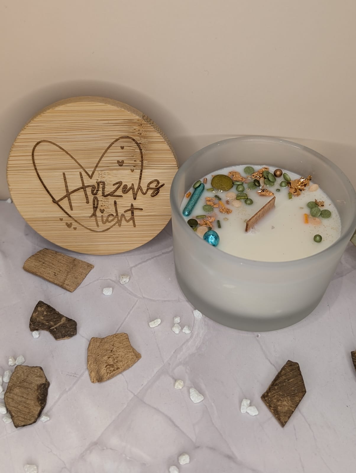 Wunschkerze im Glas mit Holzdocht & personalisiertem Deckel – Duft & Farbe wählbar | Sojawachs Duftkerze
