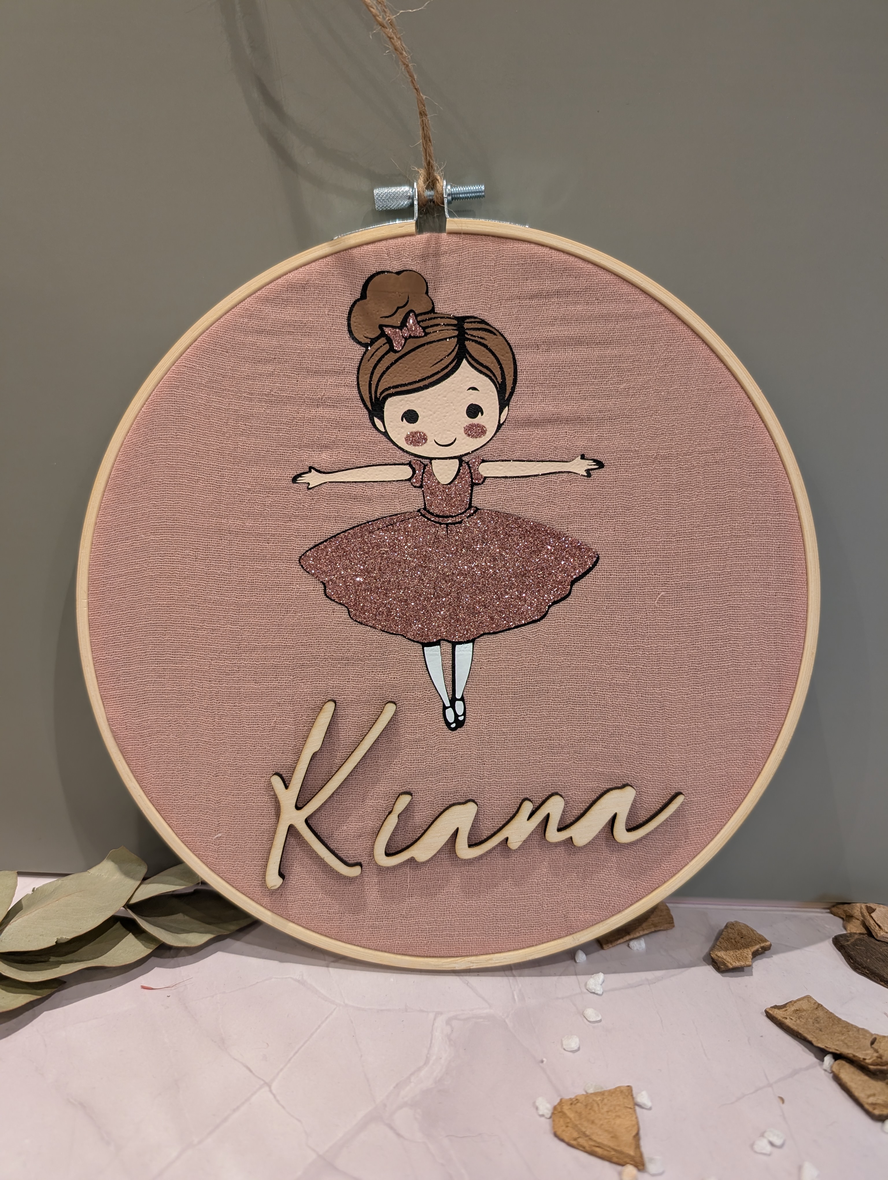 Personalisierter Stickrahmen Ballerina mit Name – Kinderzimmer Deko