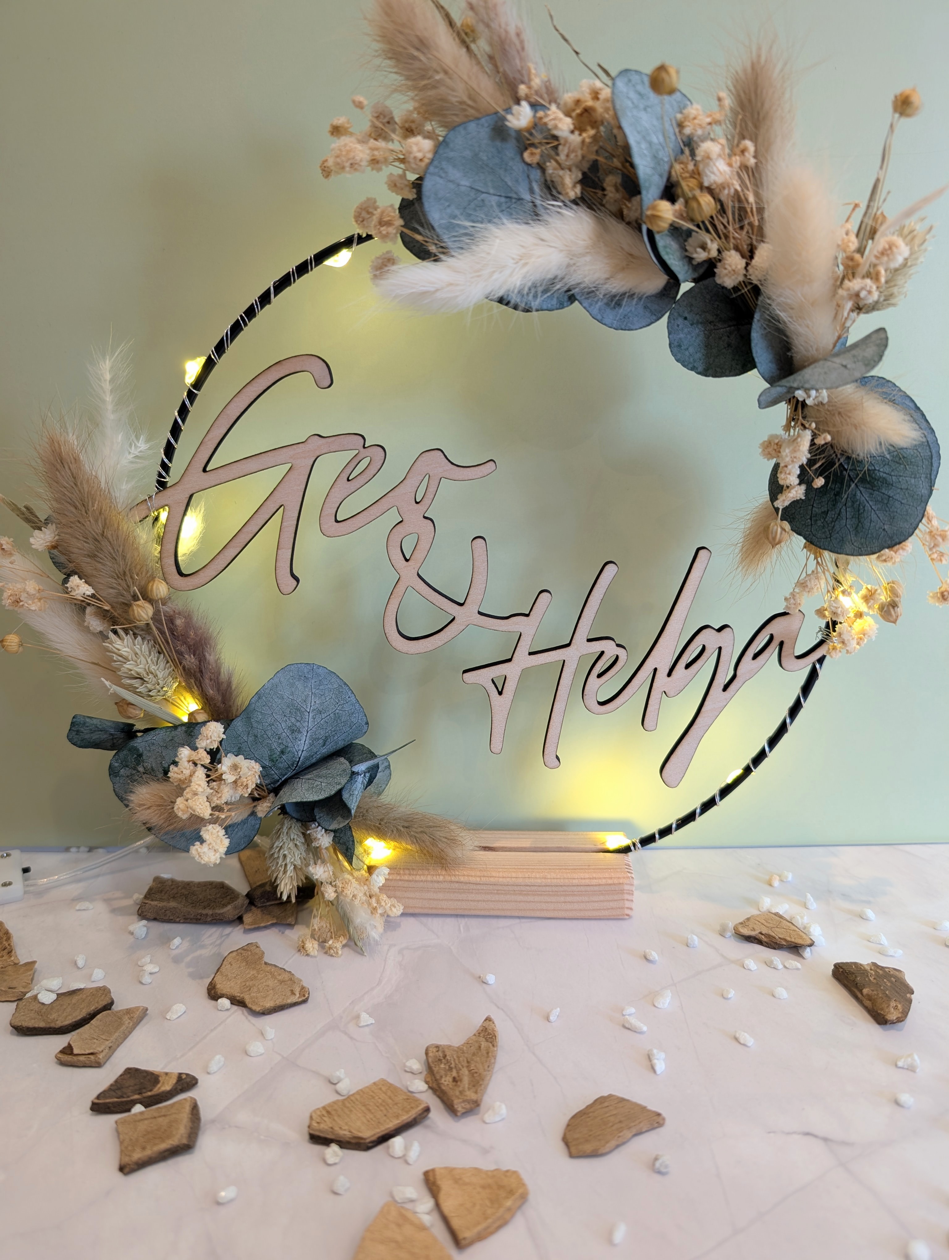 Personalisierter Trockenblumenring mit Namen – Hochzeitsdeko 20 cm | Boho Ring mit Holzschrift