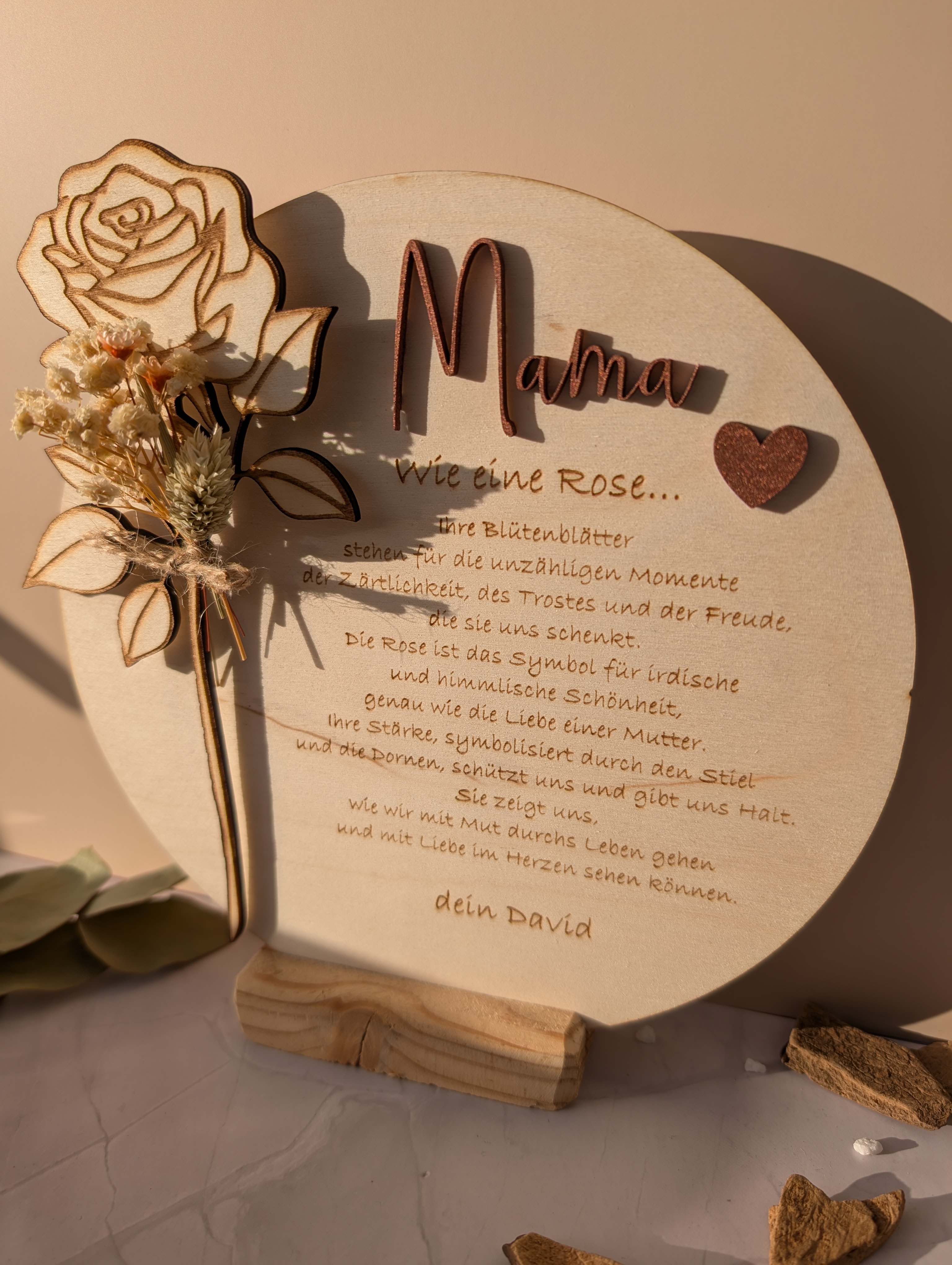 Geschenk für Mama: Personalisierte Holzscheibe mit Gravur 3D-Rose – Muttertagsgeschenk, Geburtstagsgeschenk / 18 cm