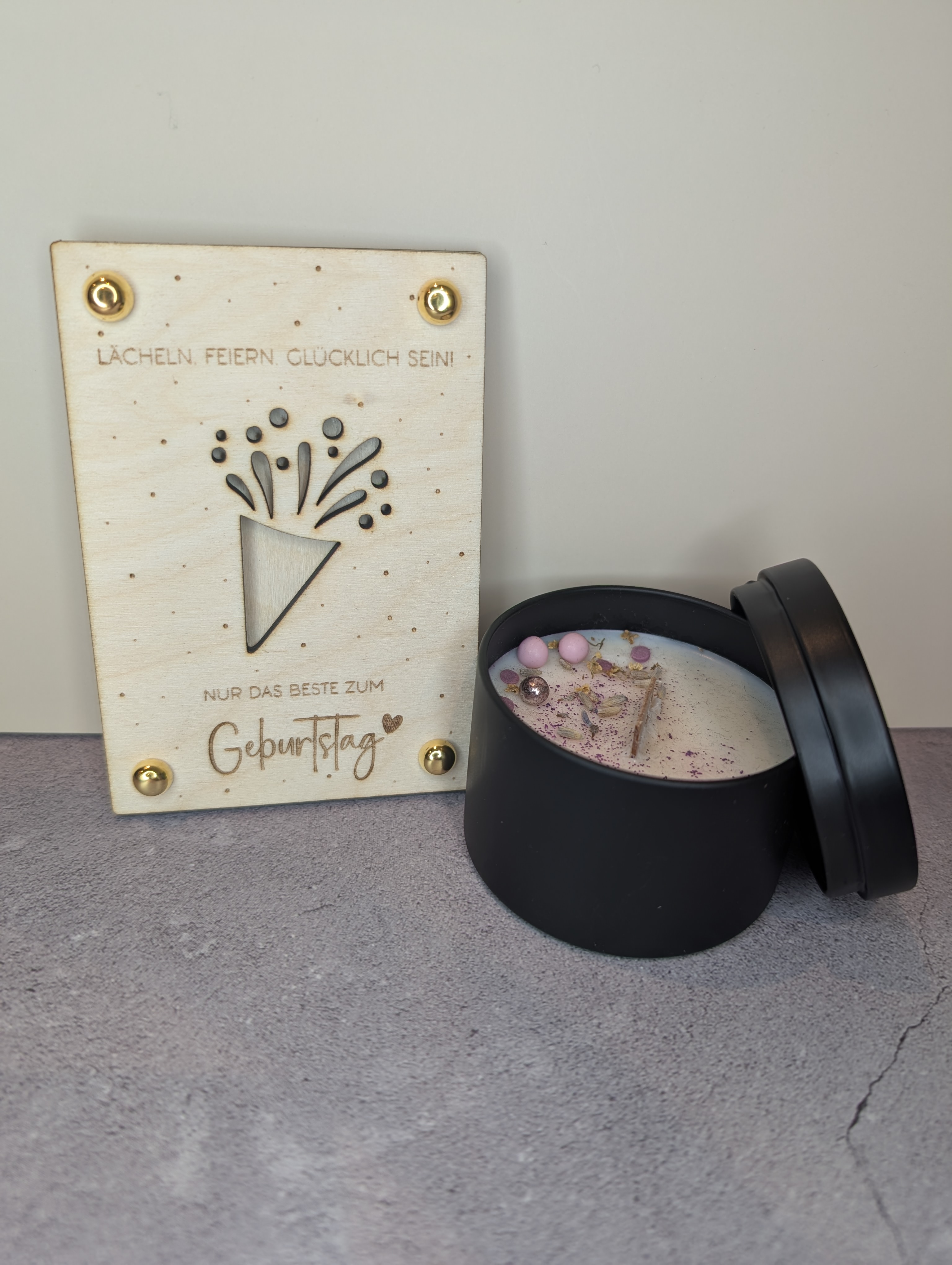 Geldgeschenk Geburtstag – Wunscherfüller aus Holz mit Duftkerze (Cashmere) Geschenkset