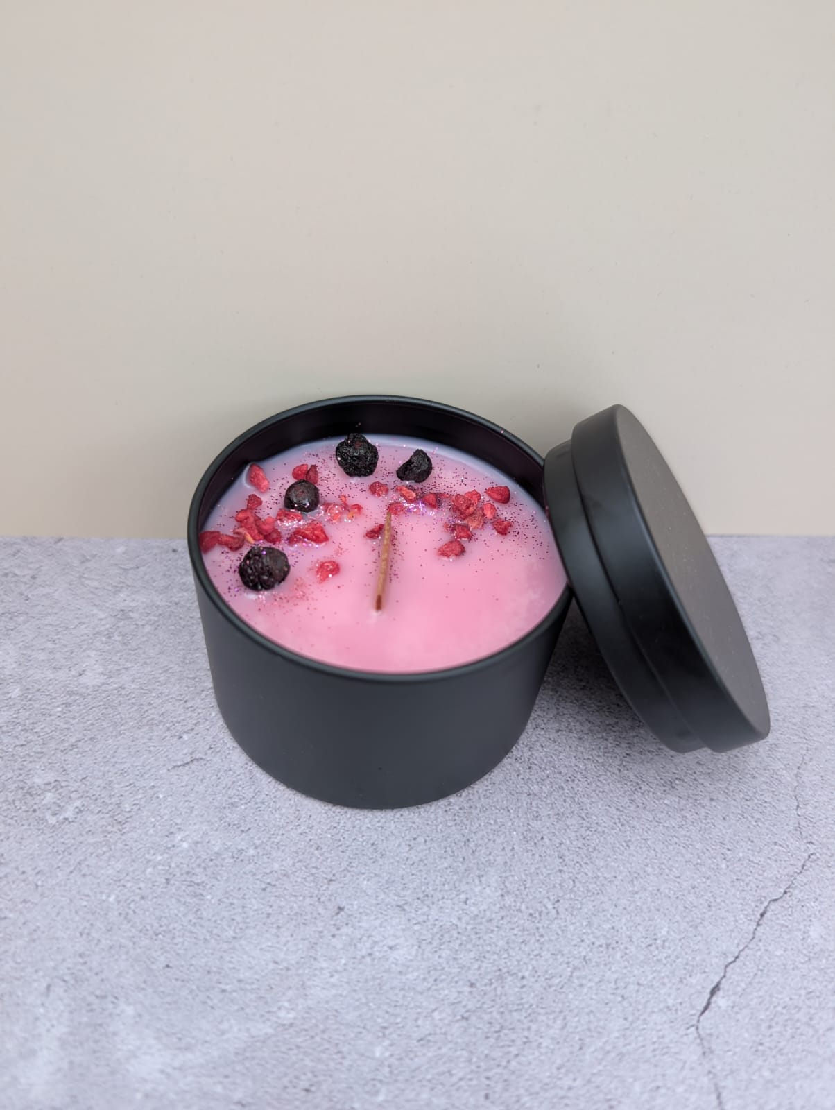 Duftkerze „Aronia Cassis“ aus Sojawachs – handgegossen