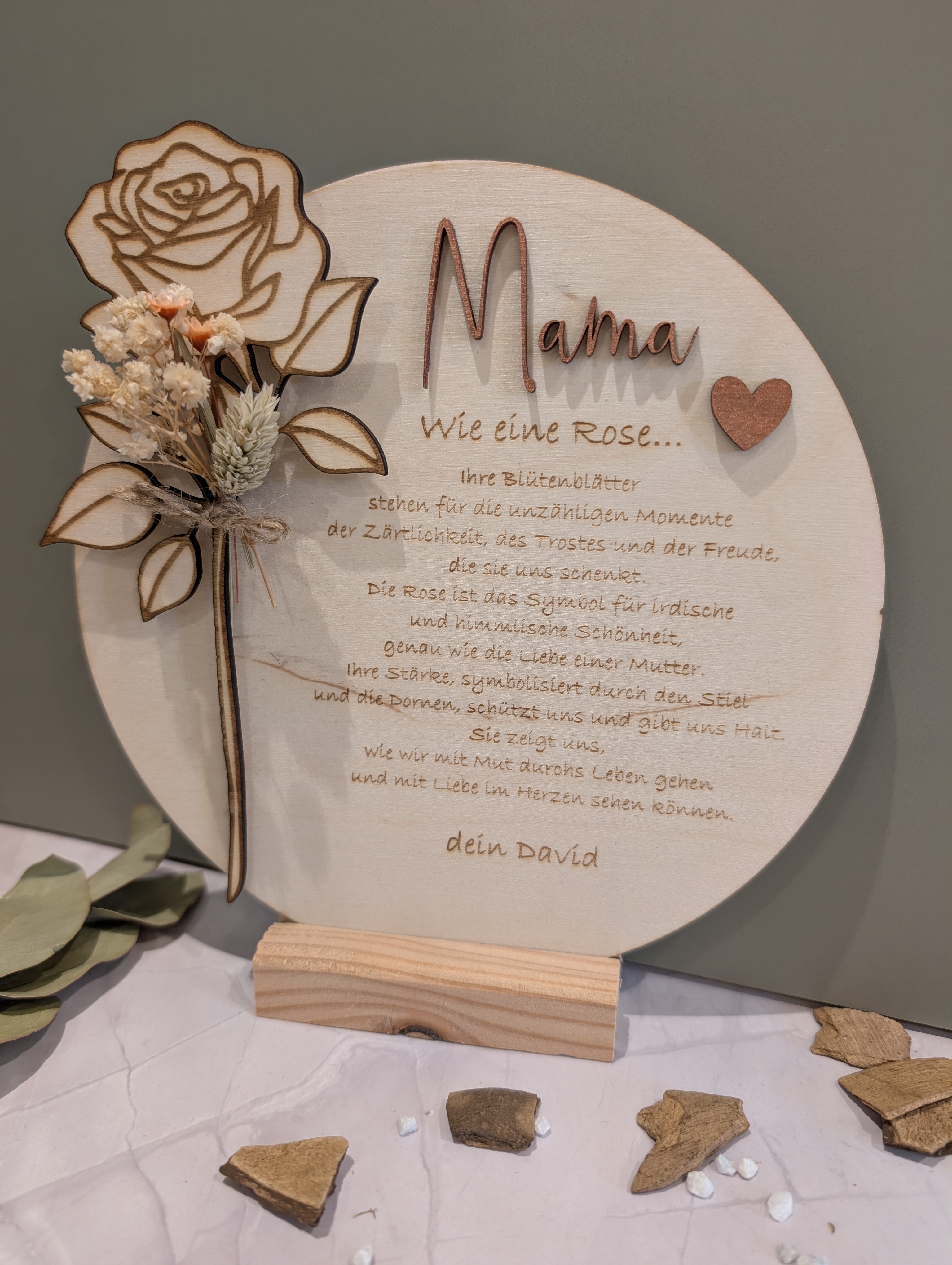 Geschenk für Mama: Personalisierte Holzscheibe mit Gravur 3D-Rose – Muttertagsgeschenk, Geburtstagsgeschenk / 18 cm