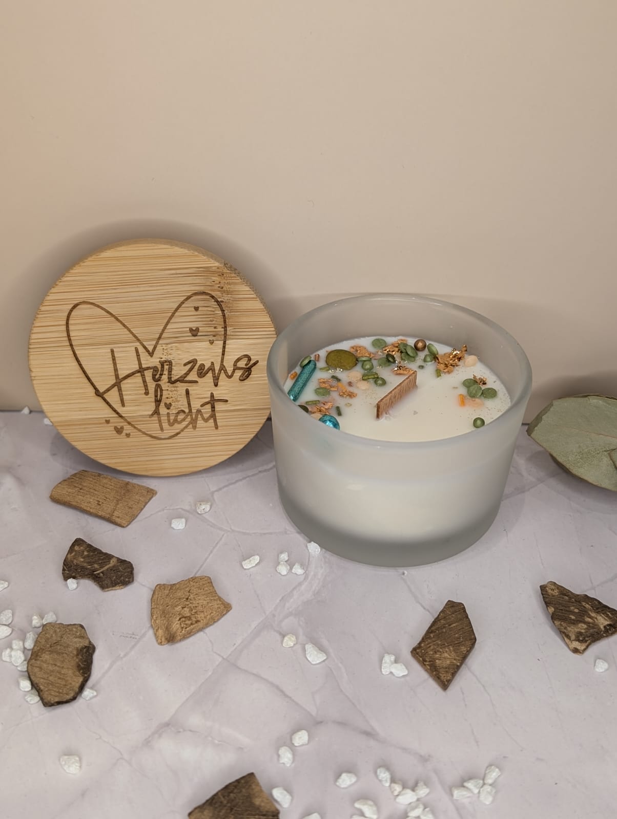 Wunschkerze im Glas mit Holzdocht & personalisiertem Deckel – Duft & Farbe wählbar | Sojawachs Duftkerze