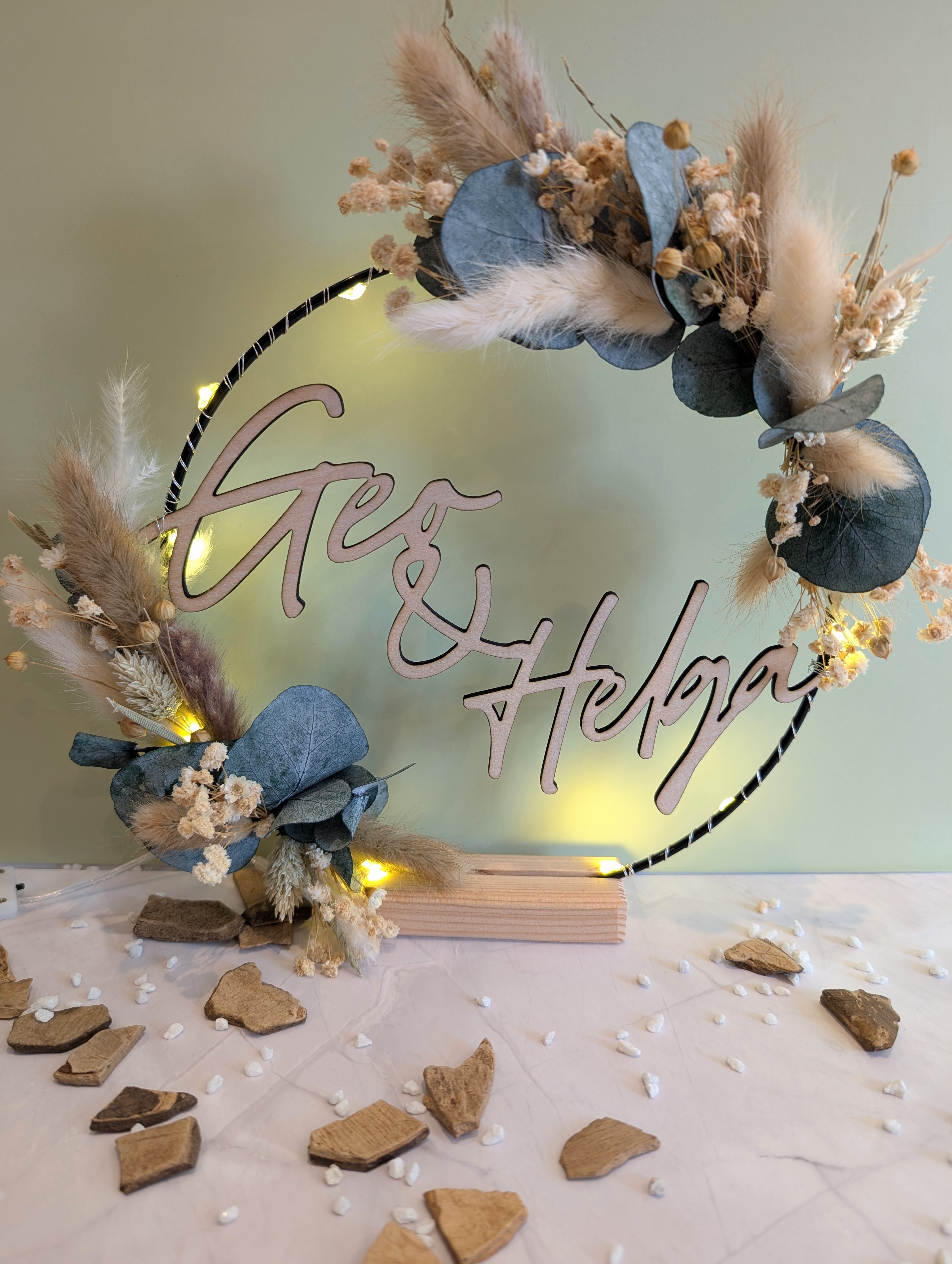 Personalisierter Trockenblumenring mit Namen – Hochzeitsdeko 20 cm | Boho Ring mit Holzschrift