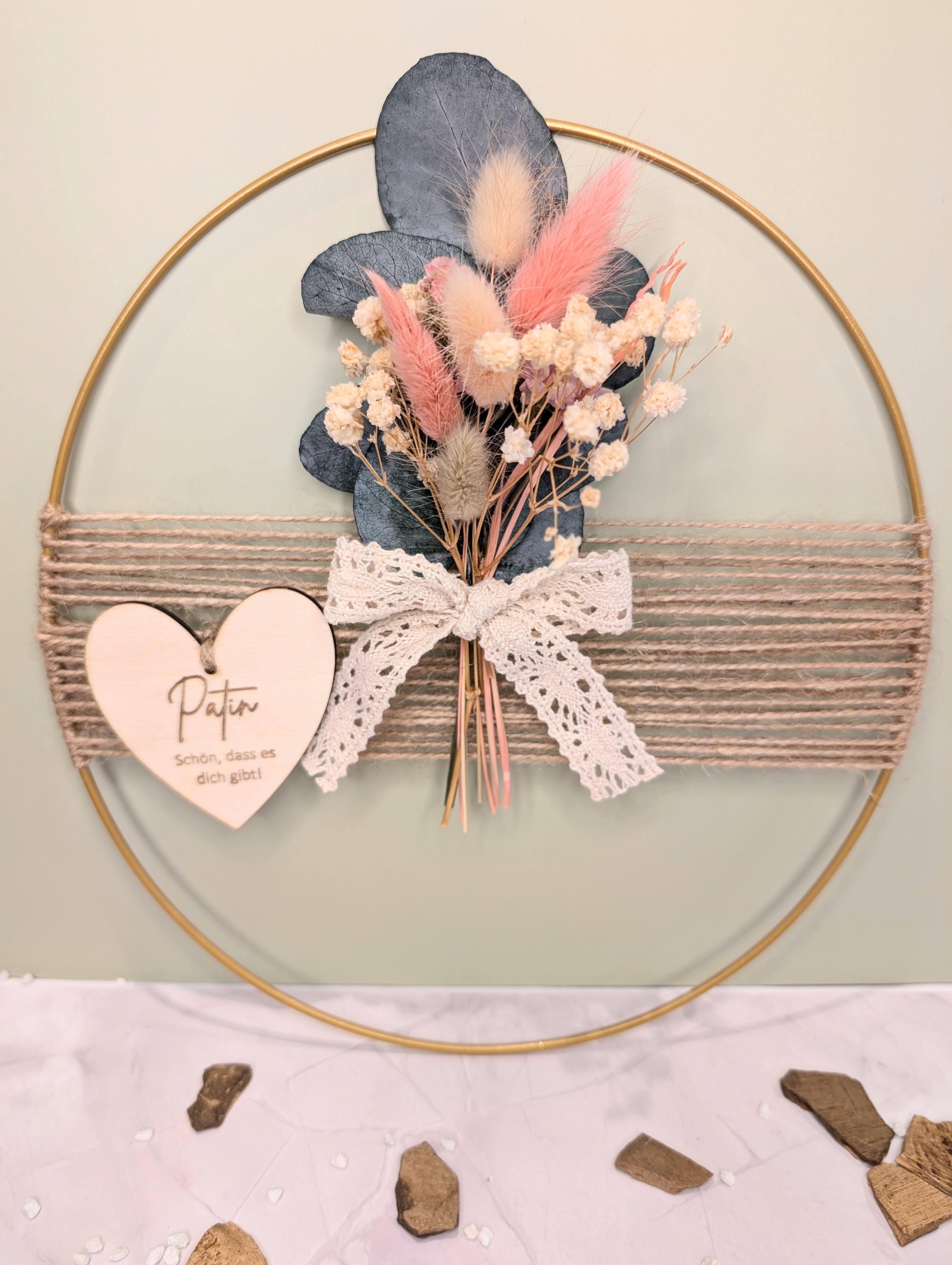 Personalisierter Trockenblumenring 25cm mit Herz Gravur – Boho Wanddeko & Geschenkidee