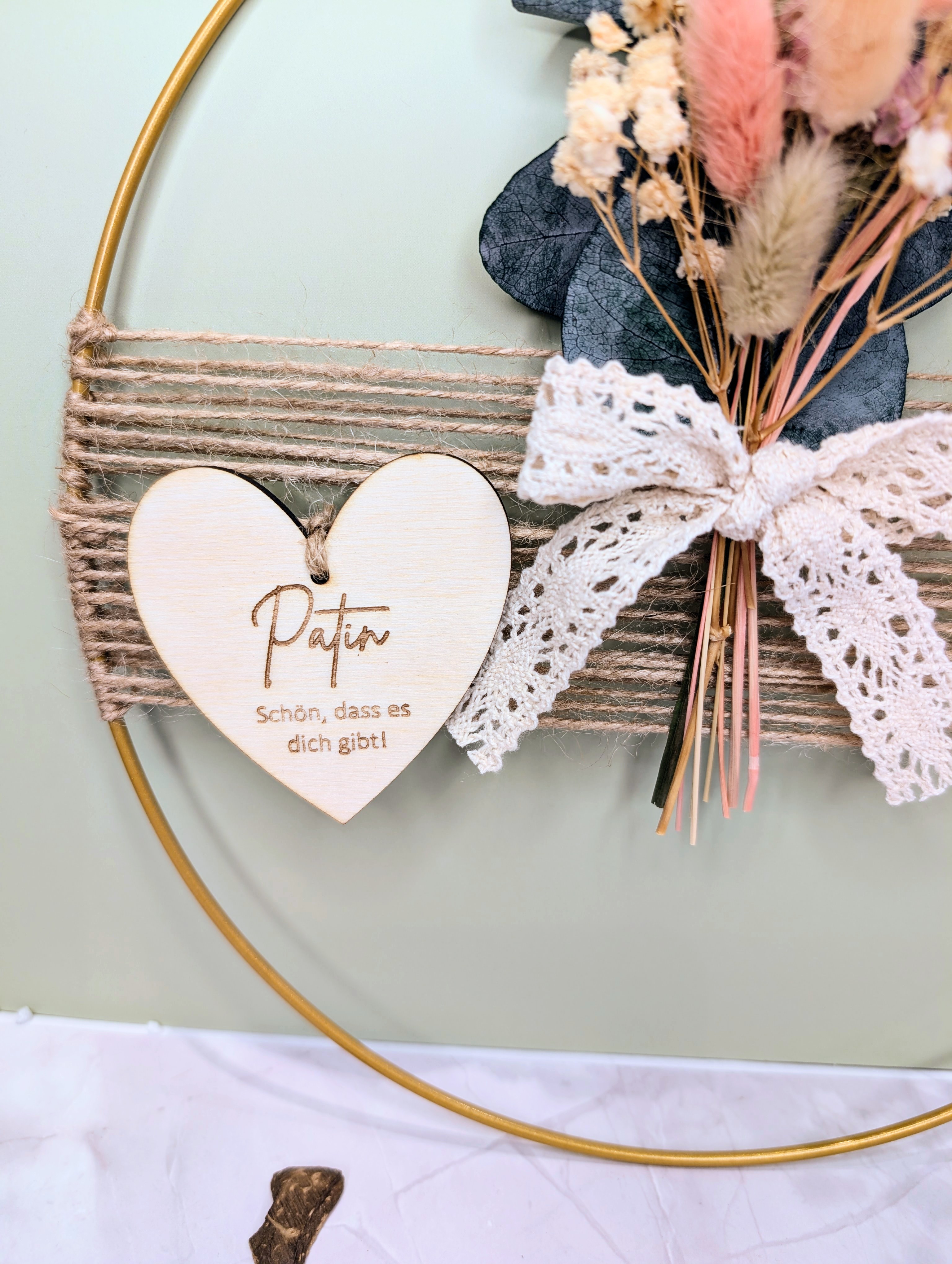 Personalisierter Trockenblumenring 25cm mit Herz Gravur – Boho Wanddeko & Geschenkidee