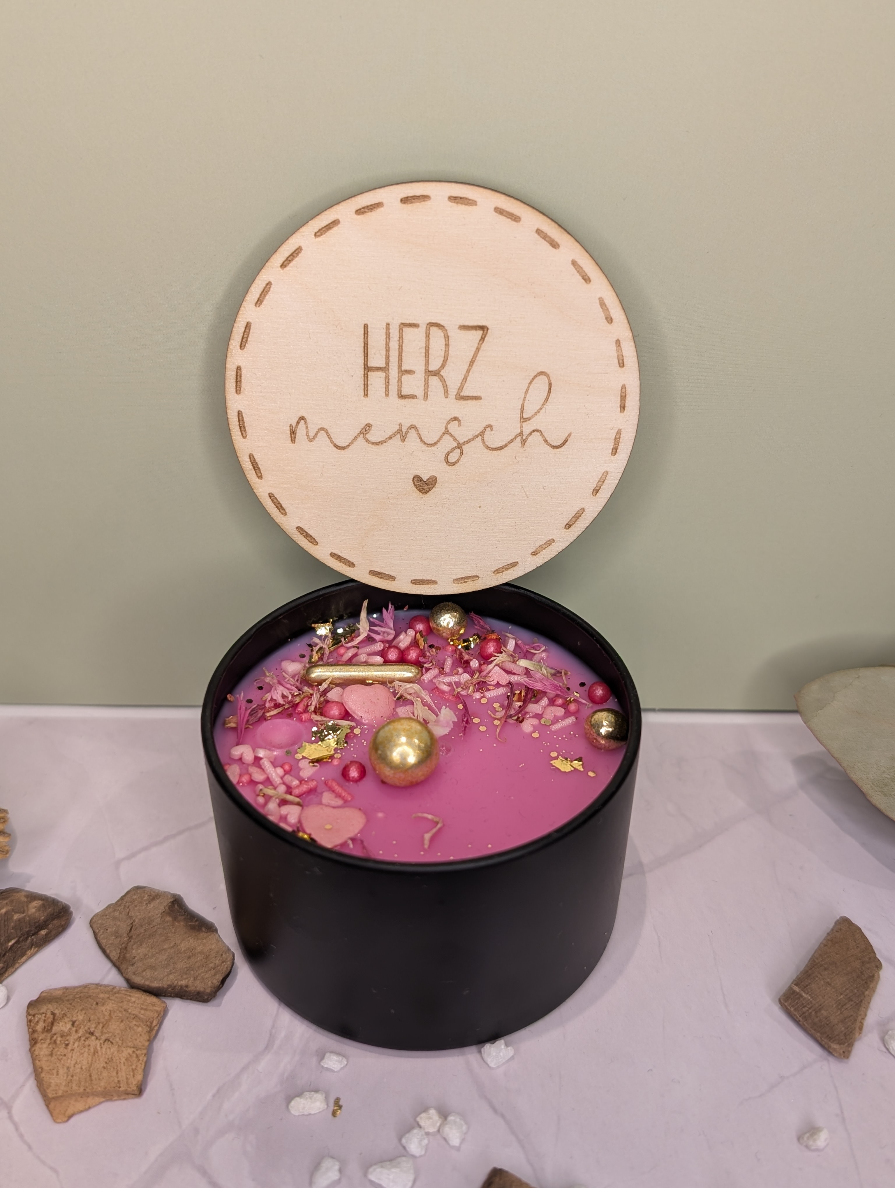 Personalisierte Duftkerze Cashmere – Sojawachs Kerze mit Baumwolldocht & Gravur Deckel