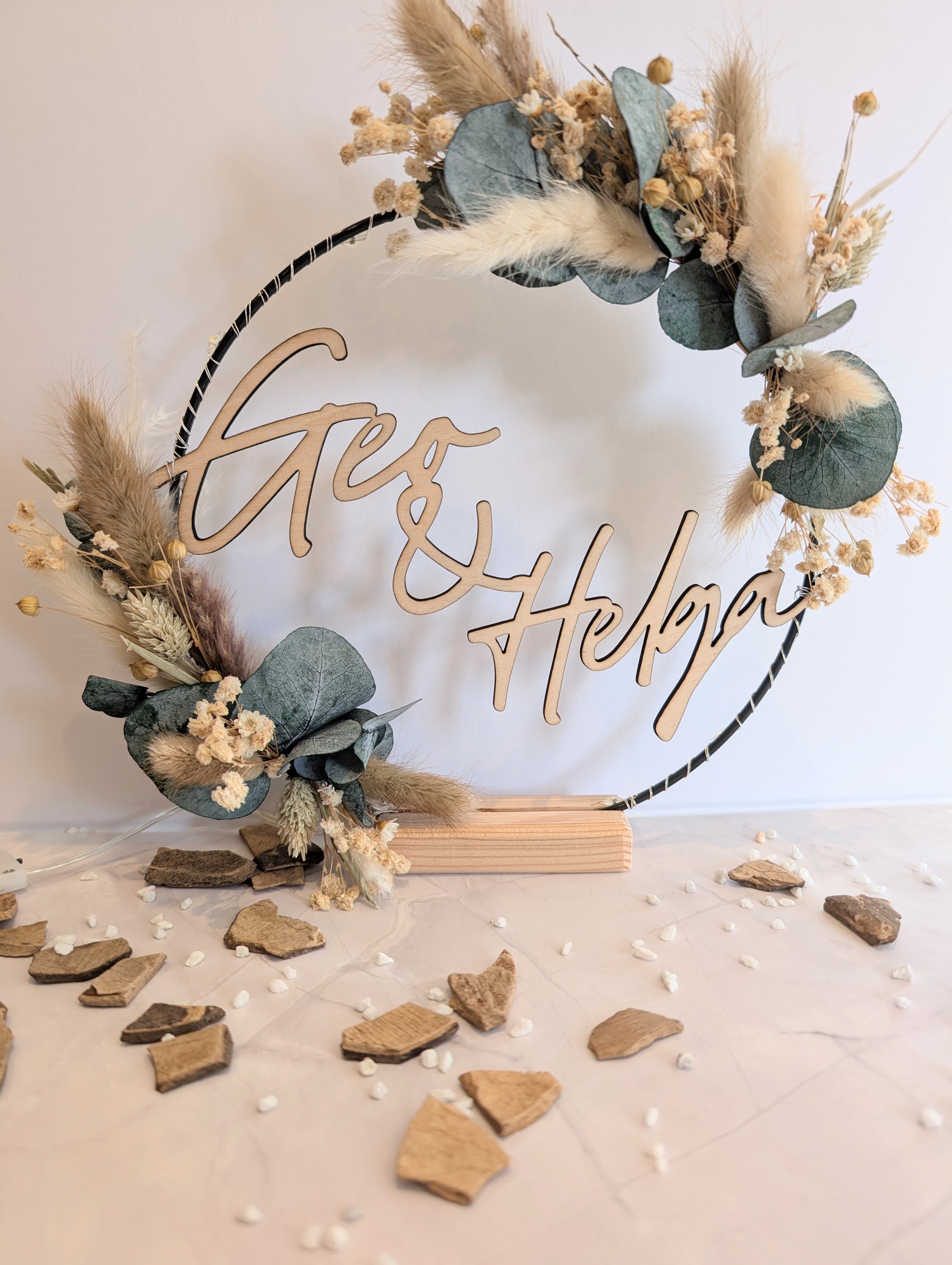 Personalisierter Trockenblumenring mit Namen – Hochzeitsdeko 20 cm | Boho Ring mit Holzschrift