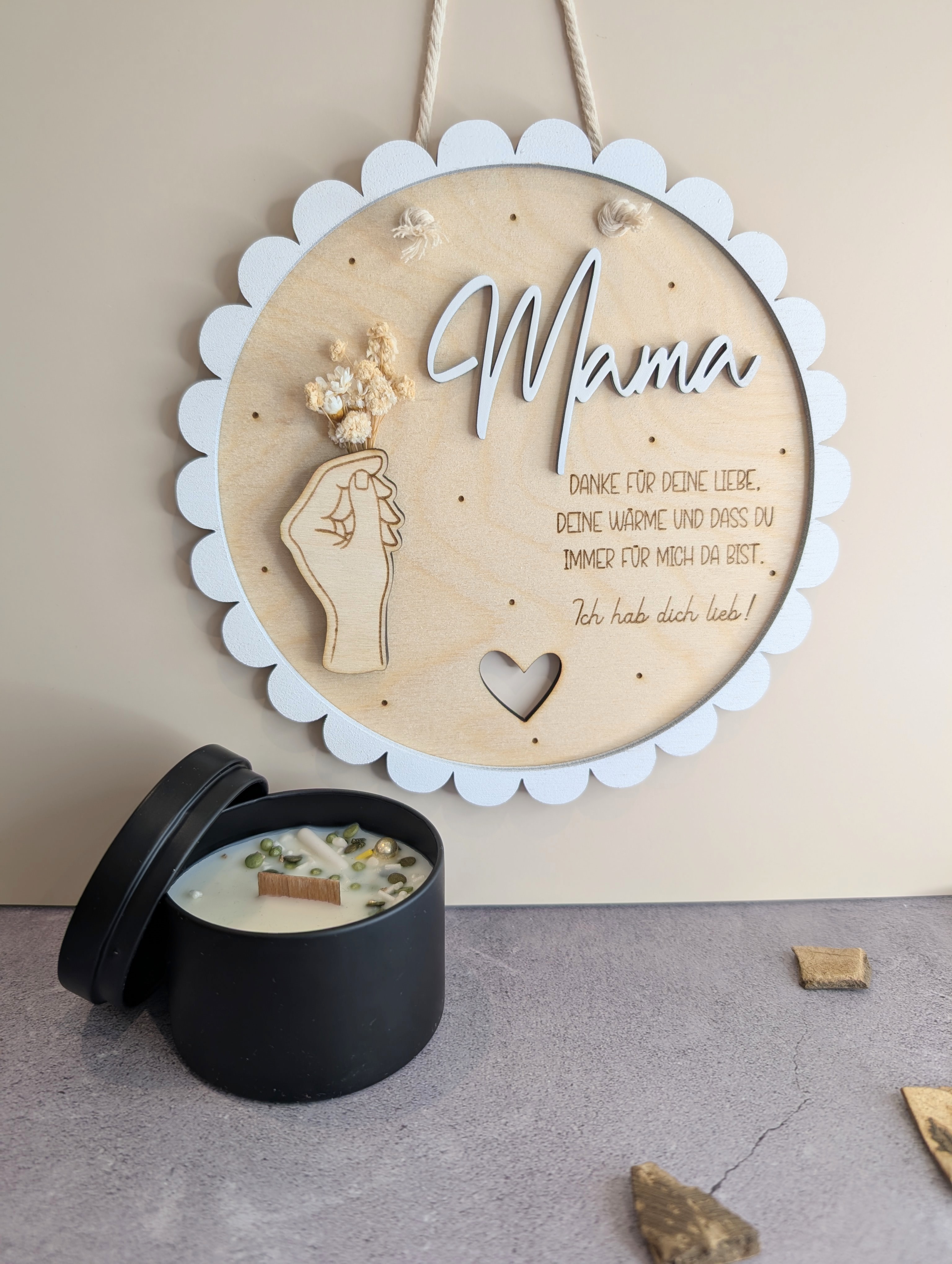 Geschenk für Mama – Holzschild mit Spruch & handgegossener Duftkerze