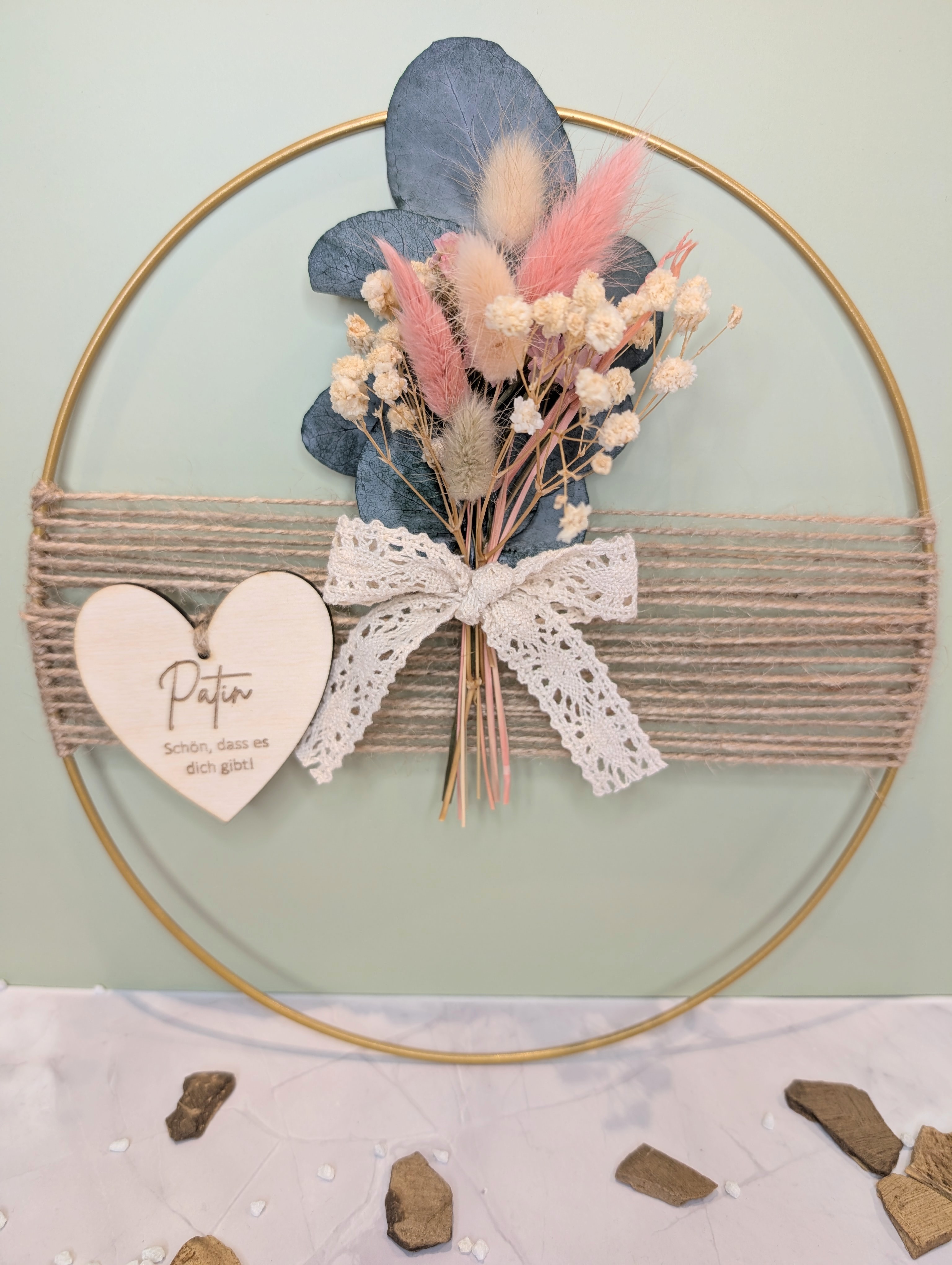 Personalisierter Trockenblumenring 25cm mit Herz Gravur – Boho Wanddeko & Geschenkidee