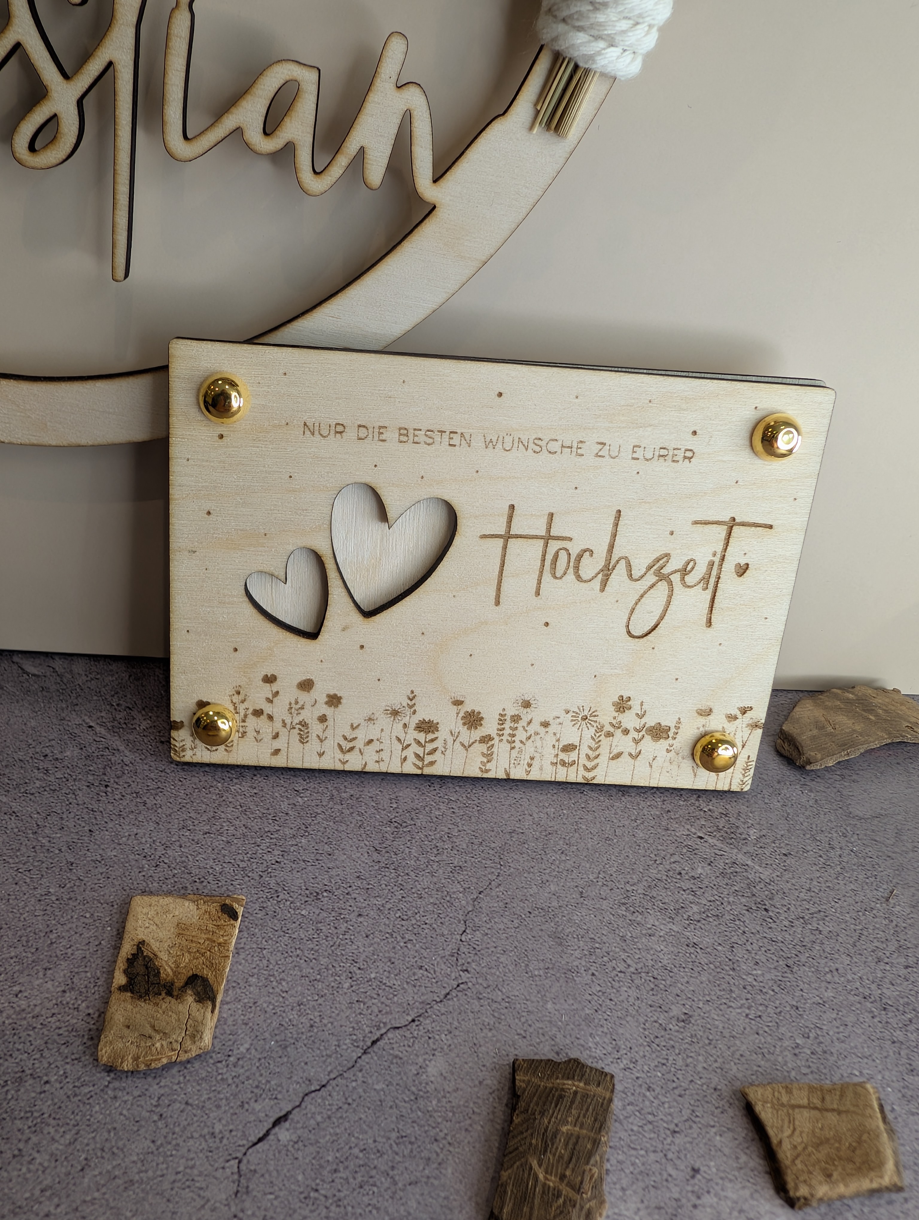 Hochzeitsgeschenk Set – personalisierter Holzring 20 cm mit Wunscherfüller & Duftkerze (Cashmere)