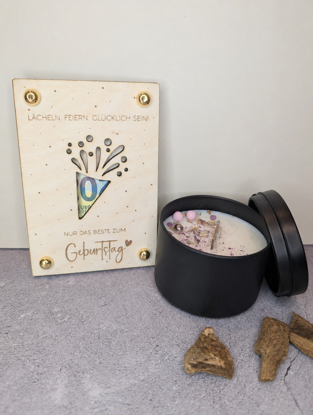 Geldgeschenk Geburtstag – Wunscherfüller aus Holz mit Duftkerze (Cashmere) Geschenkset