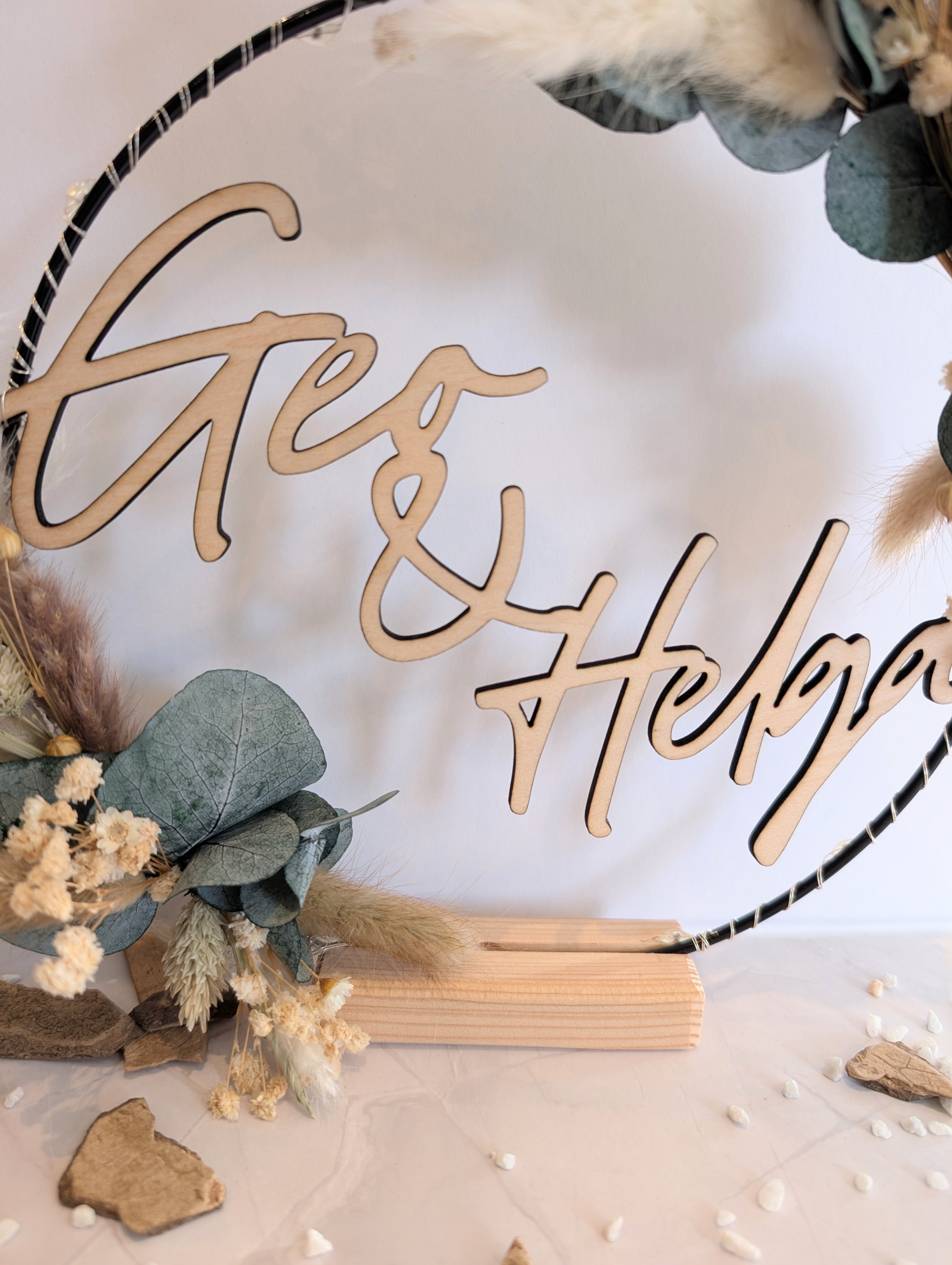 Personalisierter Trockenblumenring mit Namen – Hochzeitsdeko 20 cm | Boho Ring mit Holzschrift