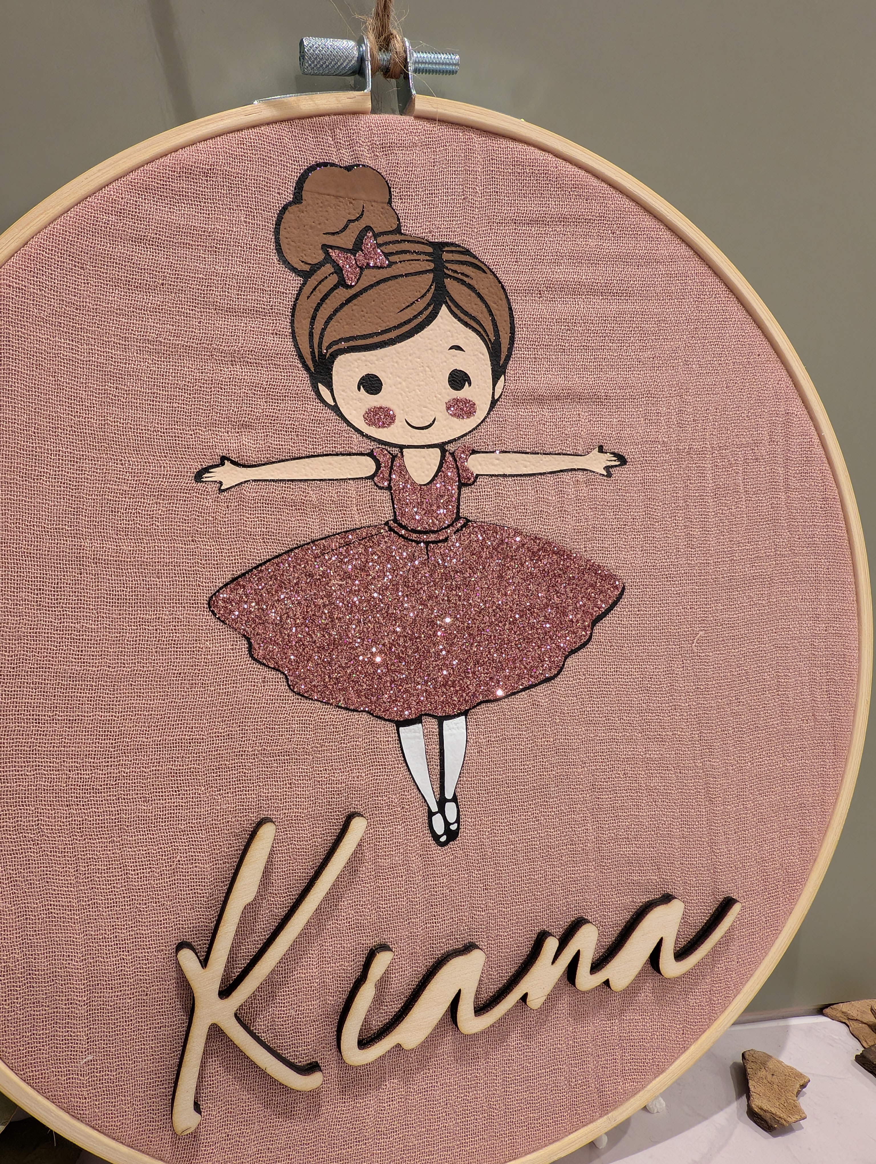 Personalisierter Stickrahmen Ballerina mit Name – Kinderzimmer Deko