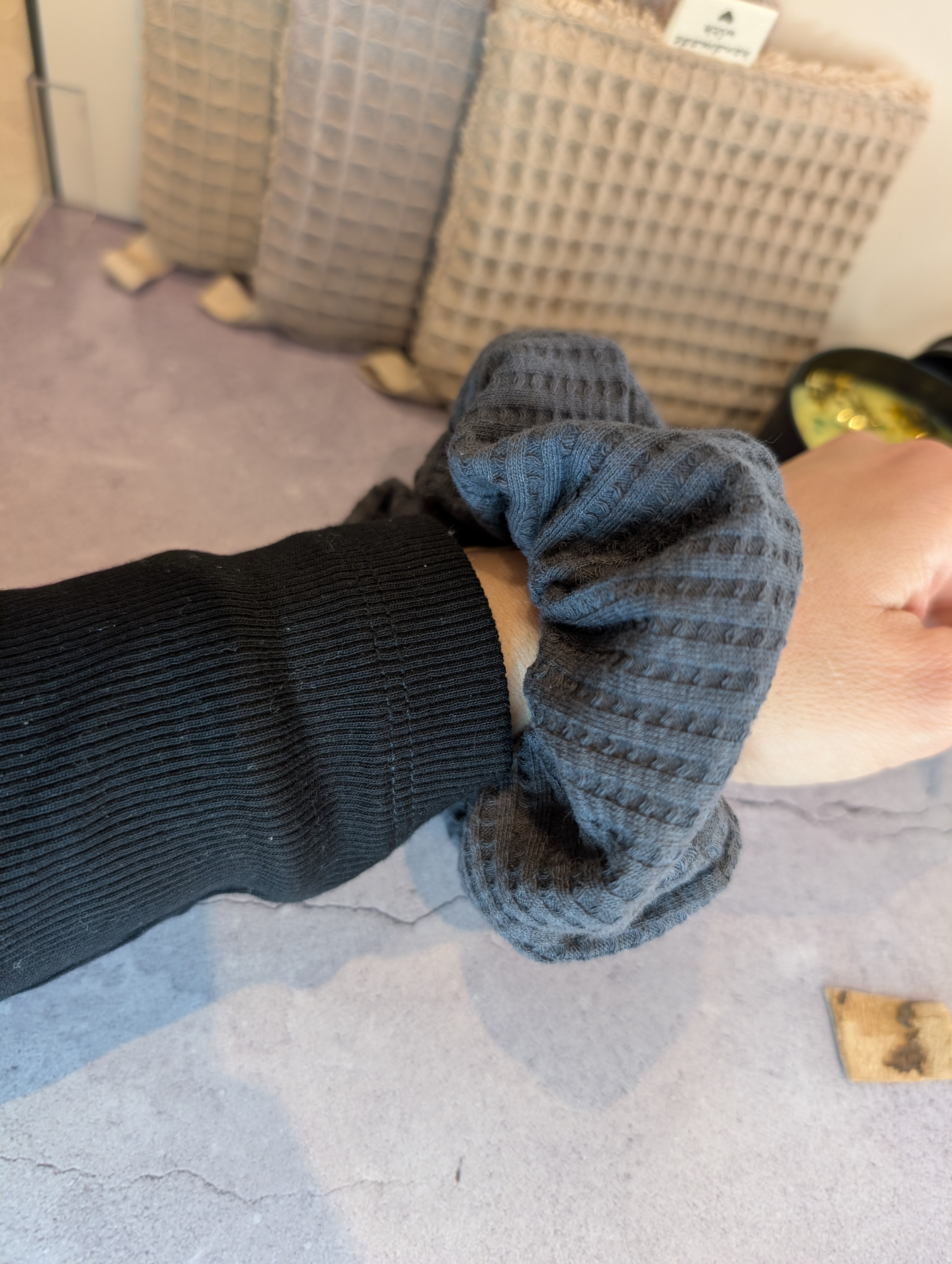 Wohlfühl Geschenkset – Kerze, Abschminkpads & Scrunchie | handgemacht