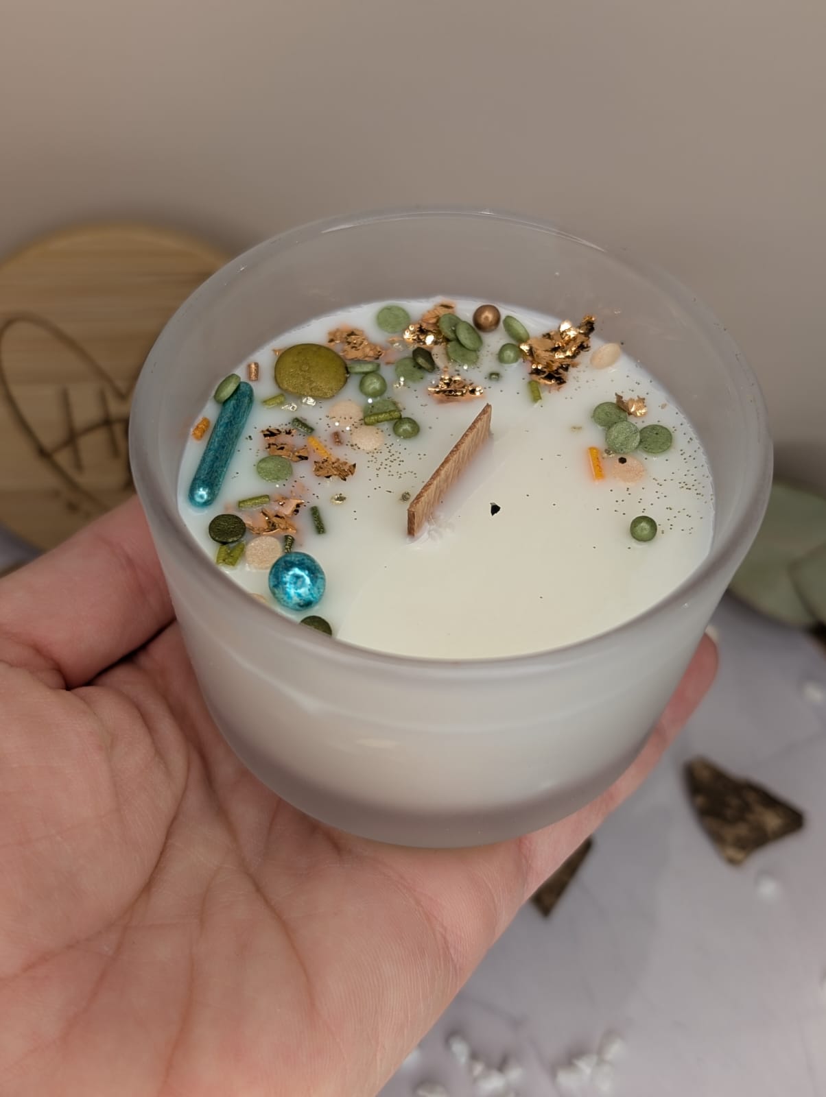 Wunschkerze im Glas mit Holzdocht & personalisiertem Deckel – Duft & Farbe wählbar | Sojawachs Duftkerze