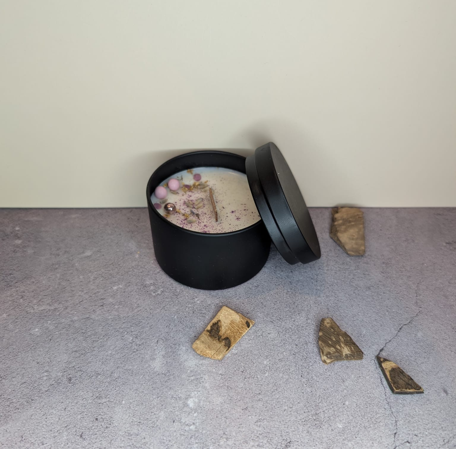 Duftkerze „Lavendel Honig“ aus Sojawachs – handgegossen mit Holzdocht