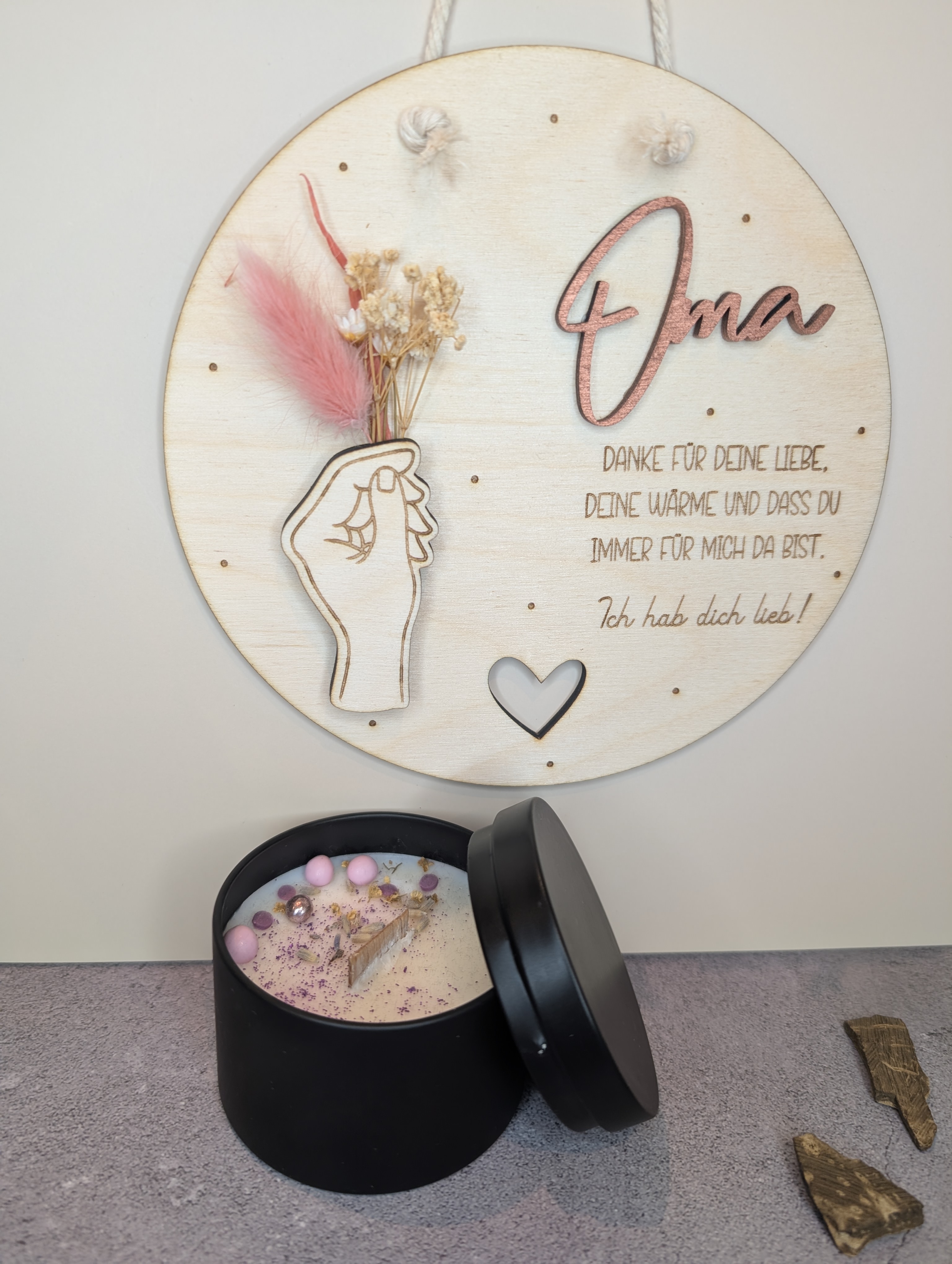 Geschenkset Oma – Holzschild 20 cm mit Spruch & Duftkerze (Lavendel Honig) aus Sojawachs