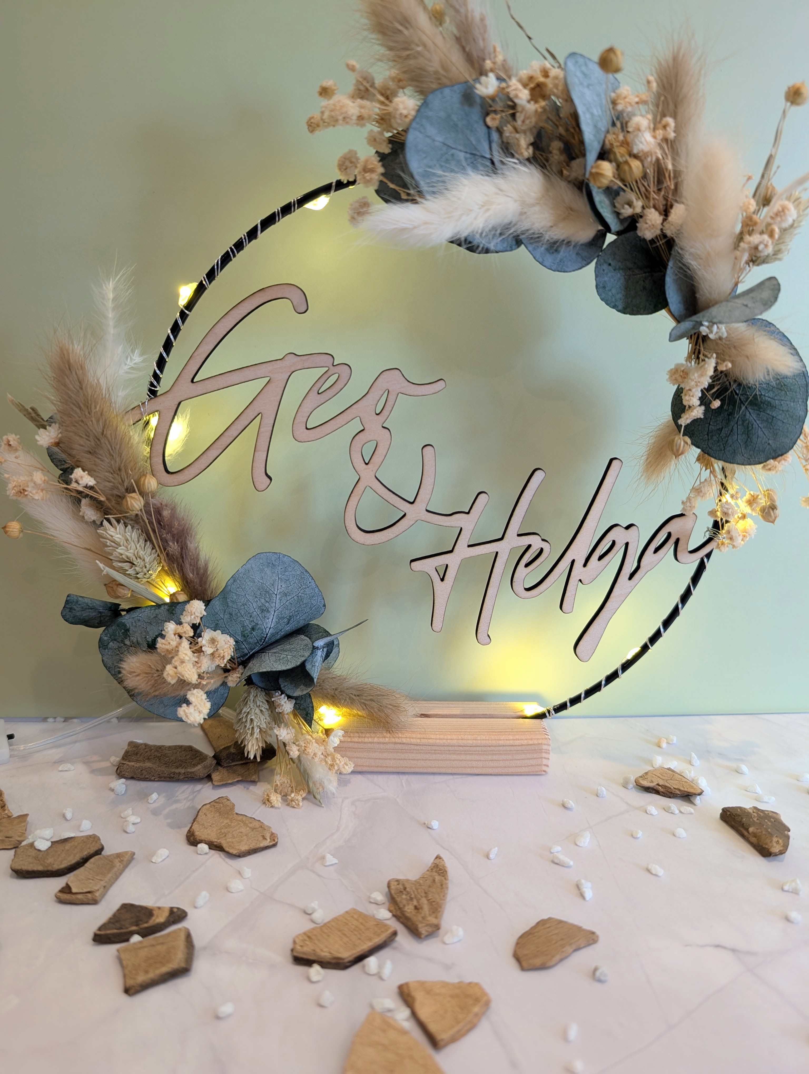 Personalisierter Trockenblumenring mit Namen – Hochzeitsdeko 20 cm | Boho Ring mit Holzschrift