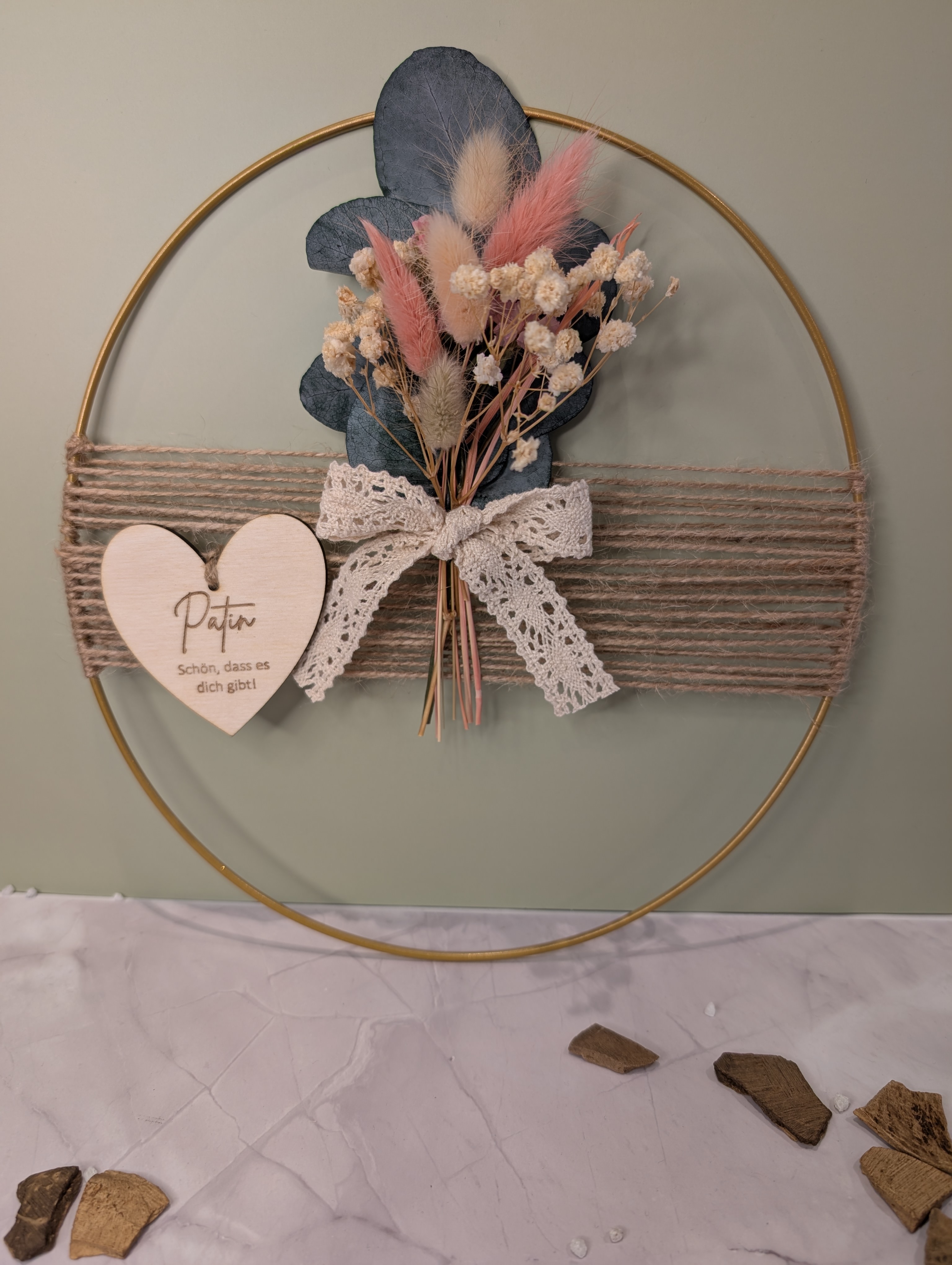 Personalisierter Trockenblumenring 25cm mit Herz Gravur – Boho Wanddeko & Geschenkidee