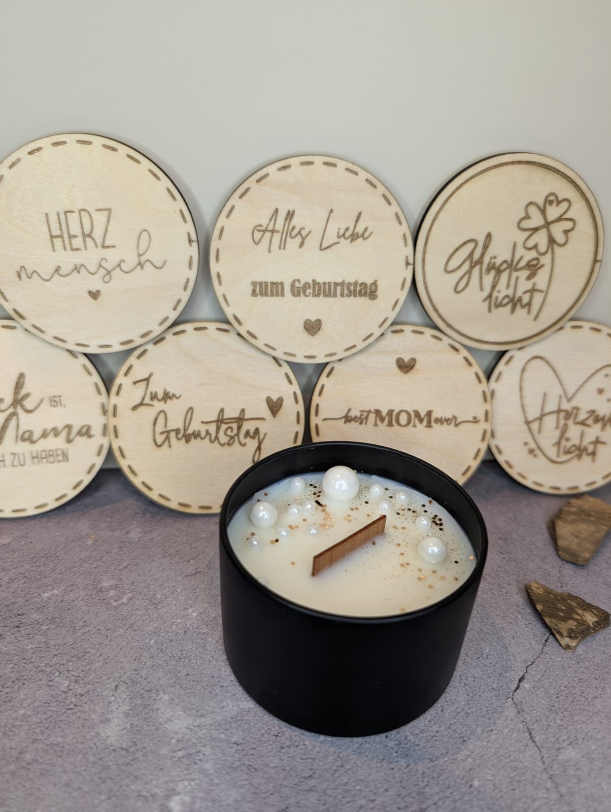 Duftkerze „Cashmere“ mit personalisierbarem Holzdeckel  aus Sojawachs – handgegossen mit Holzdocht