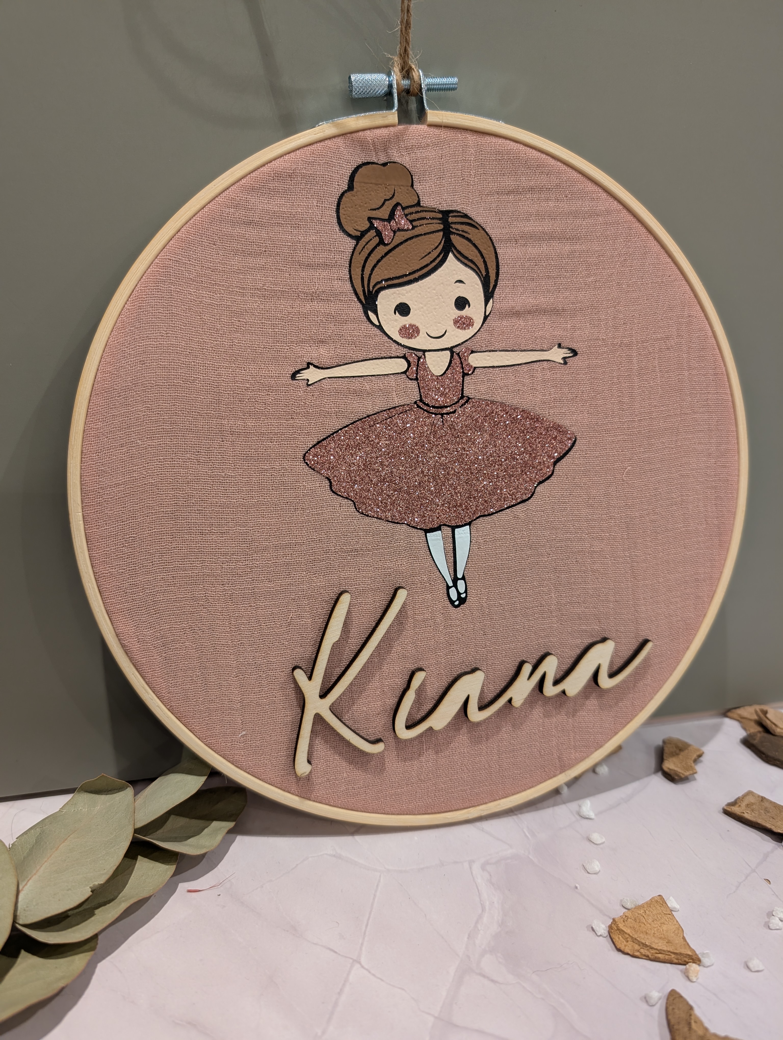 Personalisierter Stickrahmen Ballerina mit Name – Kinderzimmer Deko