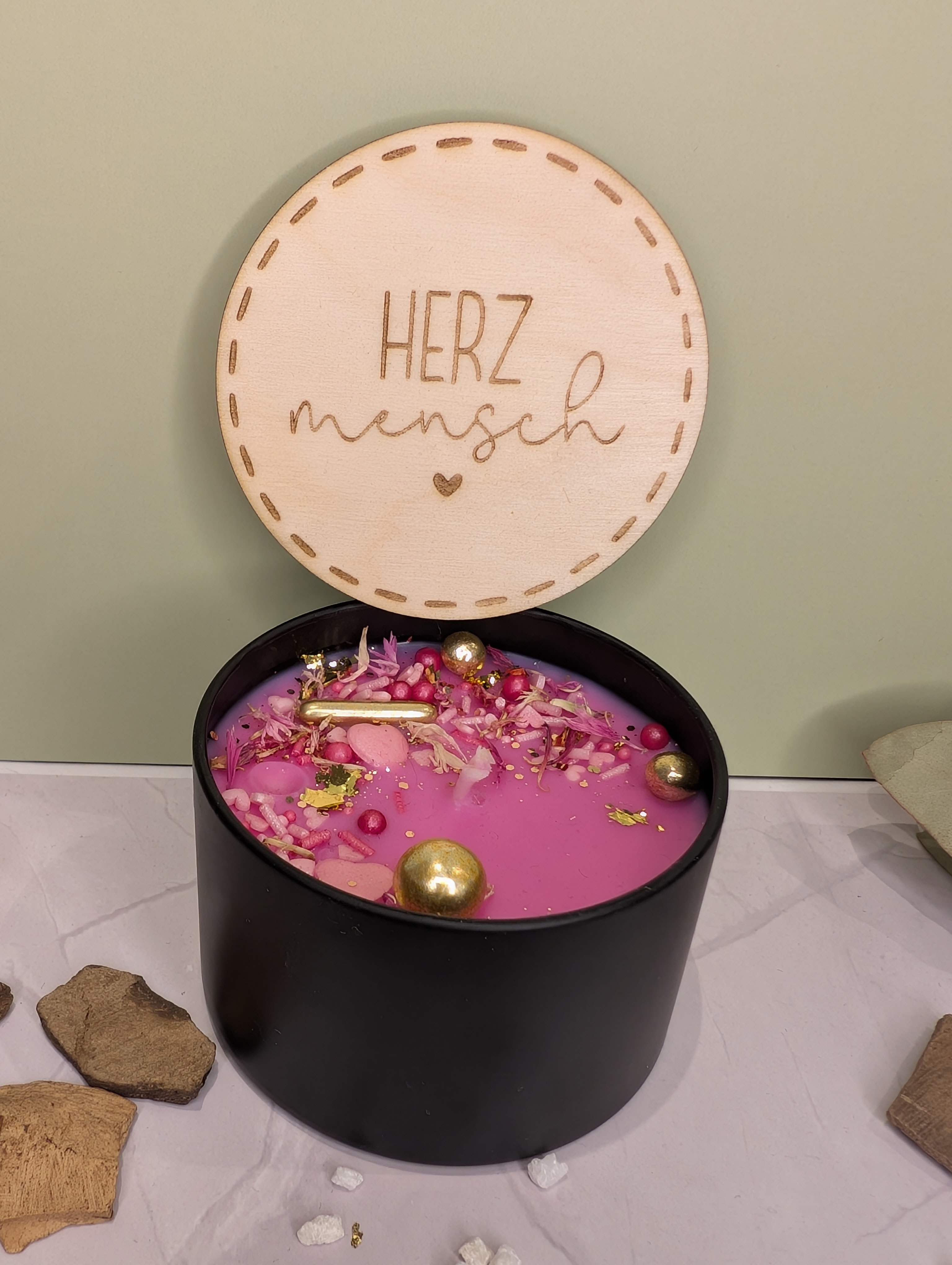 Personalisierte Duftkerze Cashmere – Sojawachs Kerze mit Baumwolldocht & Gravur Deckel