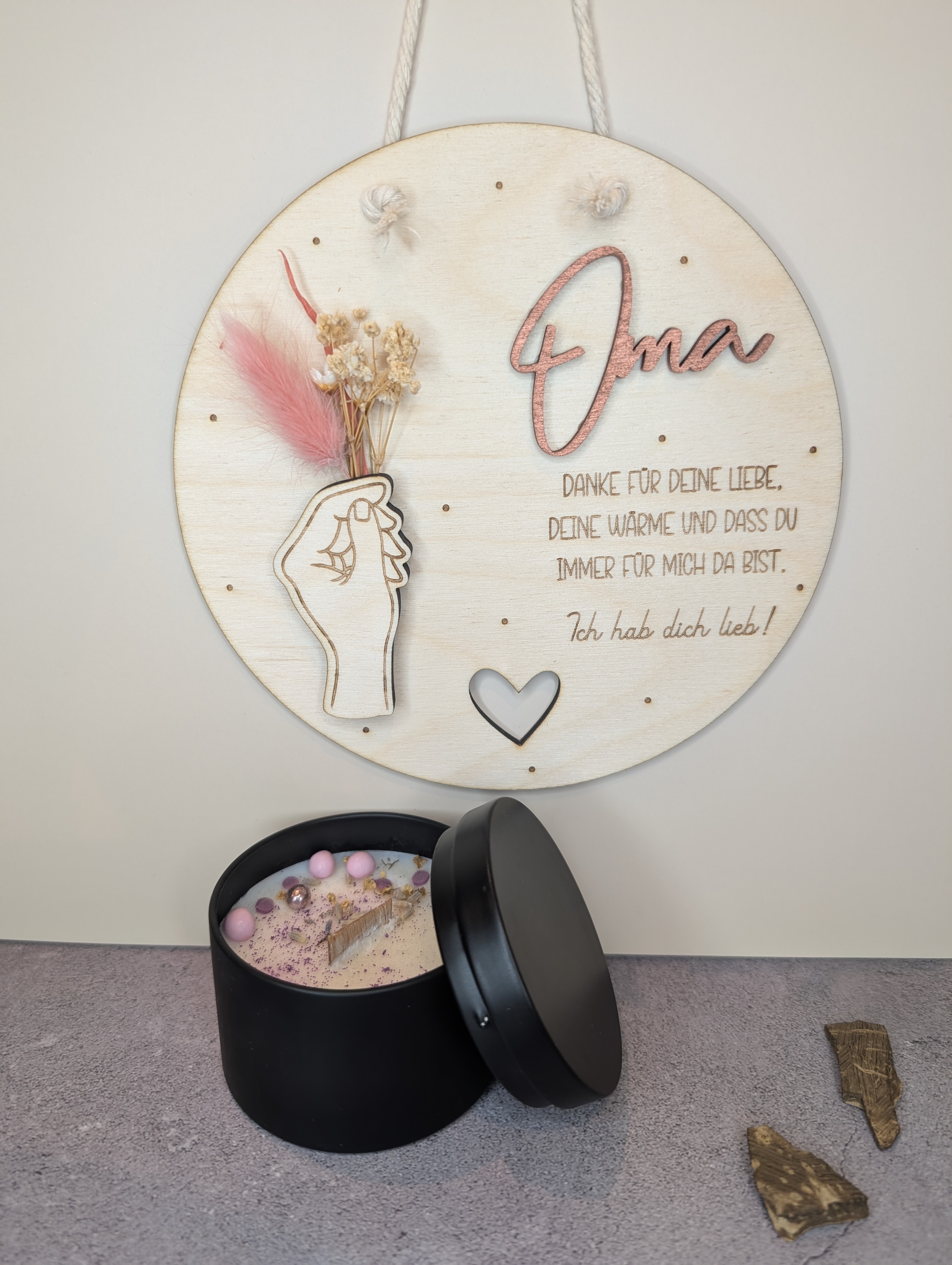 Geschenkset Oma – Holzschild 20 cm mit Spruch & Duftkerze (Lavendel Honig) aus Sojawachs