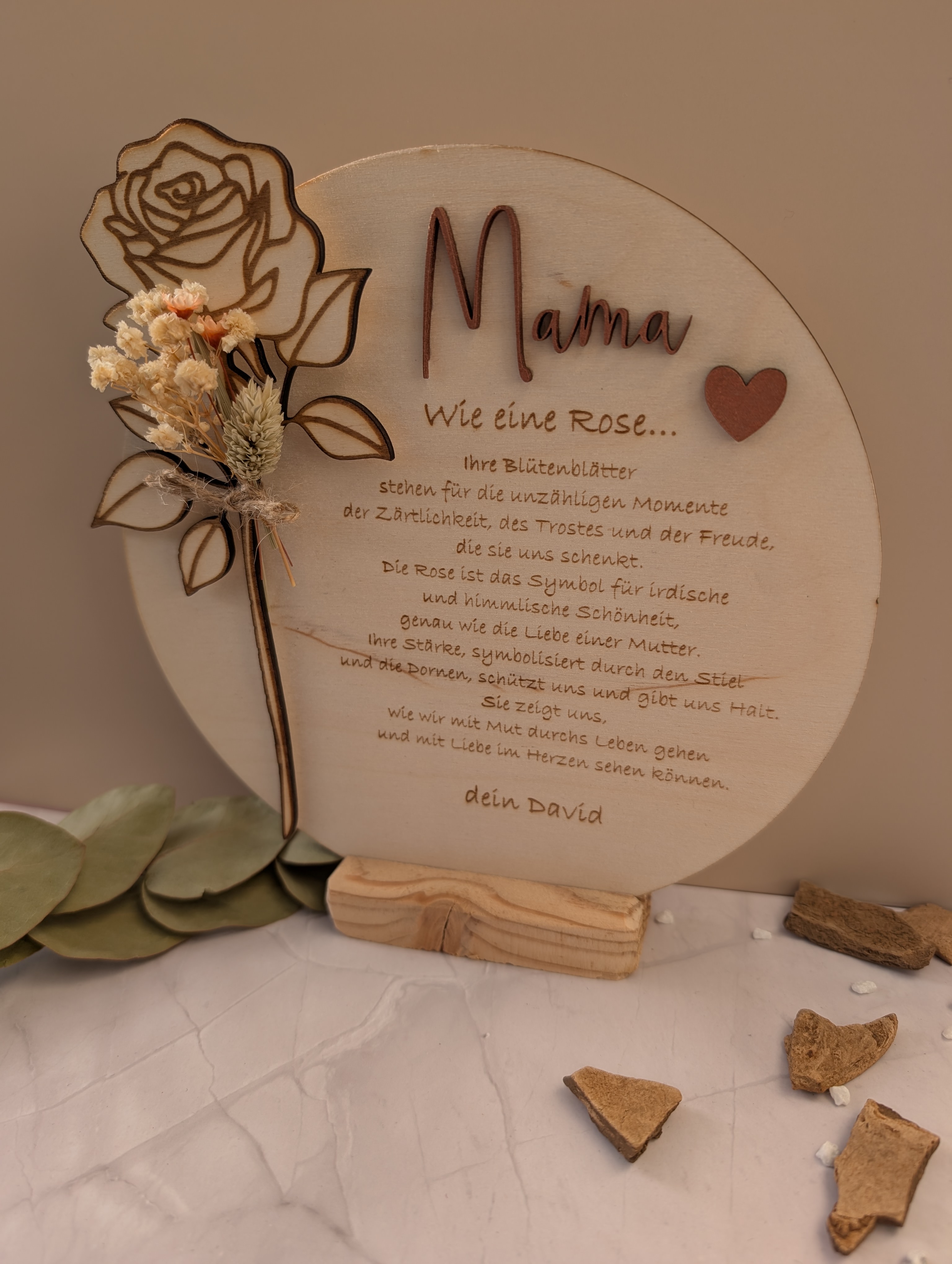 Geschenk für Mama: Personalisierte Holzscheibe mit Gravur 3D-Rose – Muttertagsgeschenk, Geburtstagsgeschenk / 18 cm
