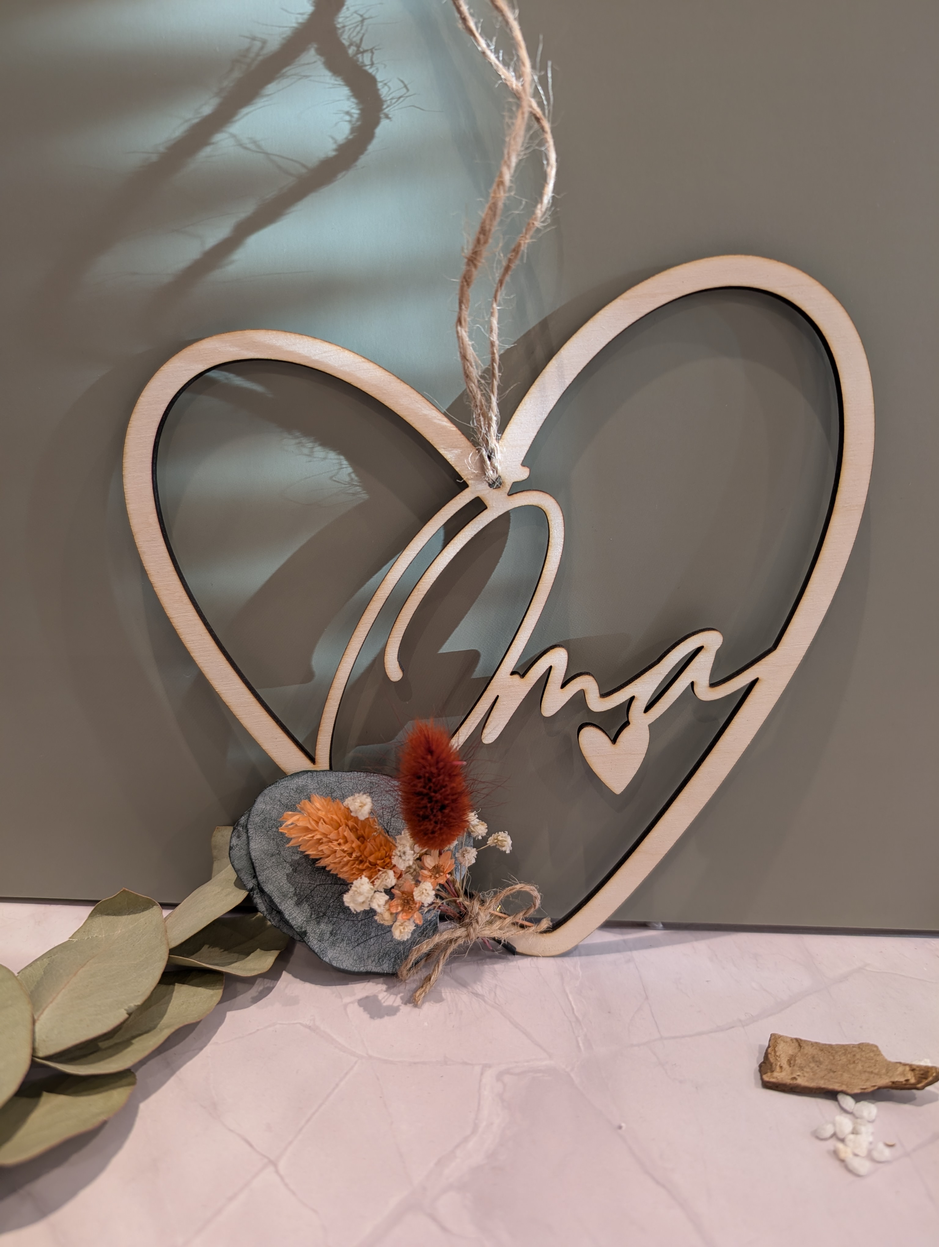 Holz Herz Wanddeko „Oma“ – liebevolle Geschenkidee für Oma