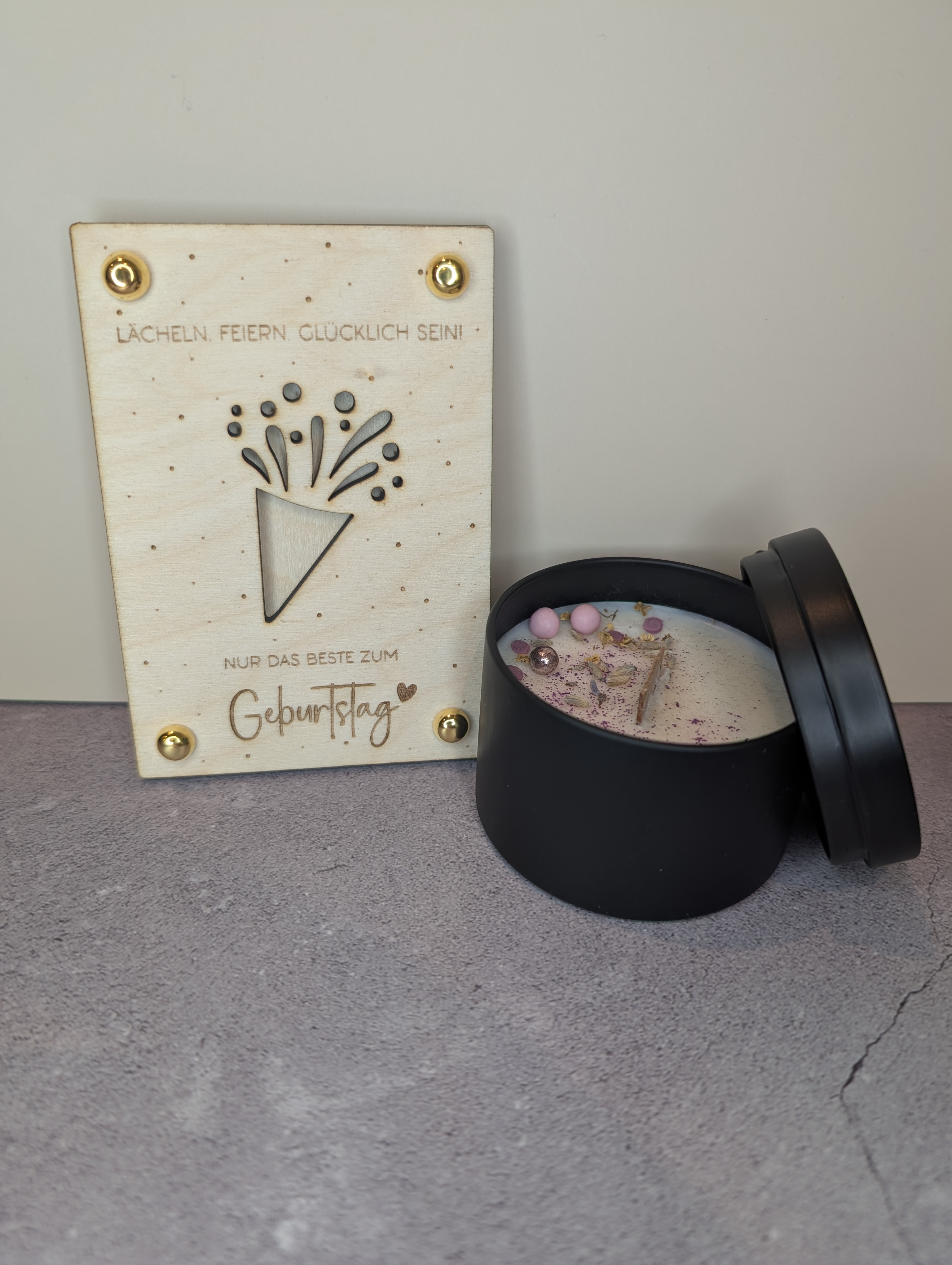Geldgeschenk Geburtstag – Wunscherfüller aus Holz mit Duftkerze (Cashmere) Geschenkset